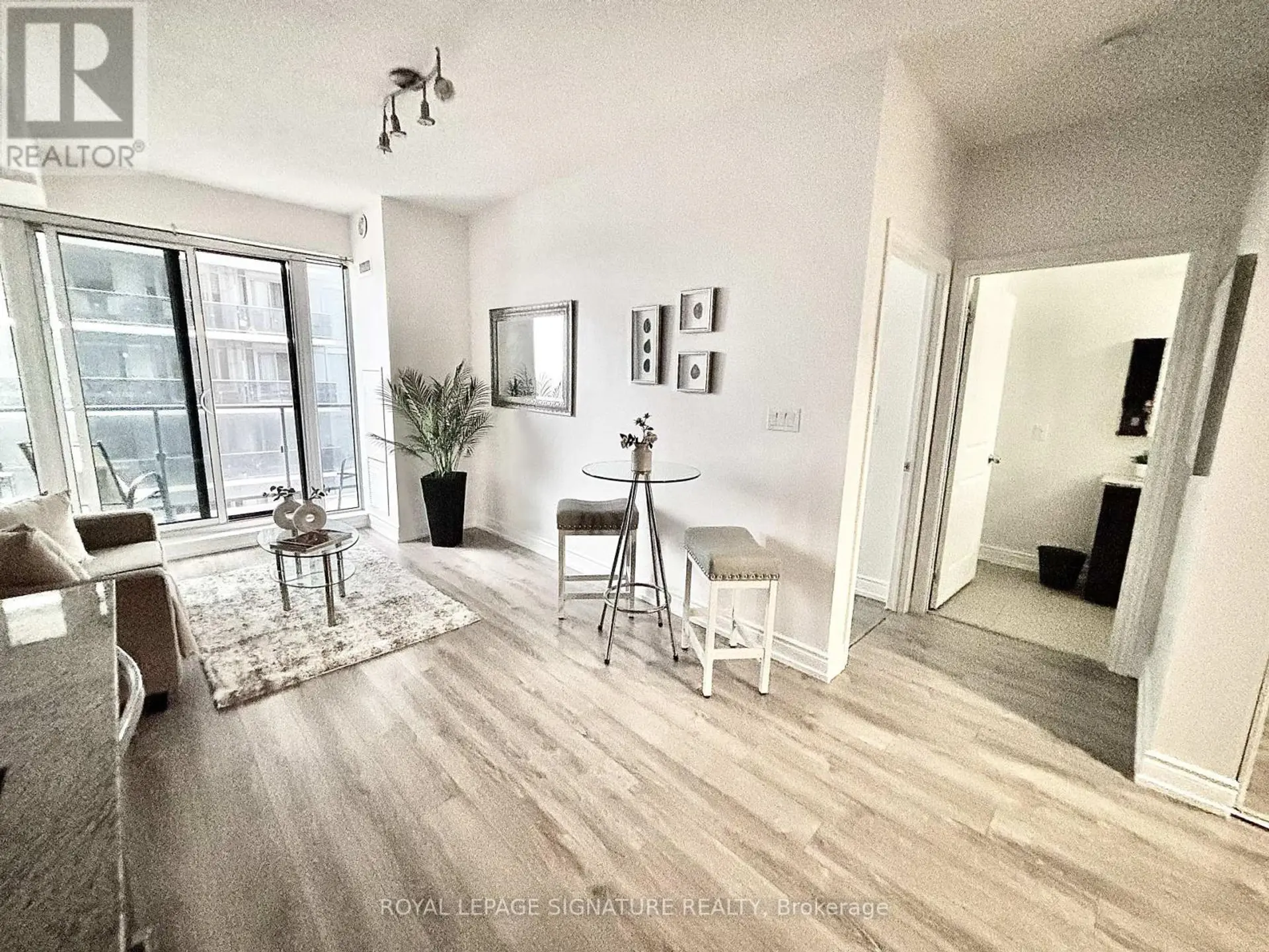 #710 9600 YONGE STREET - Image 2