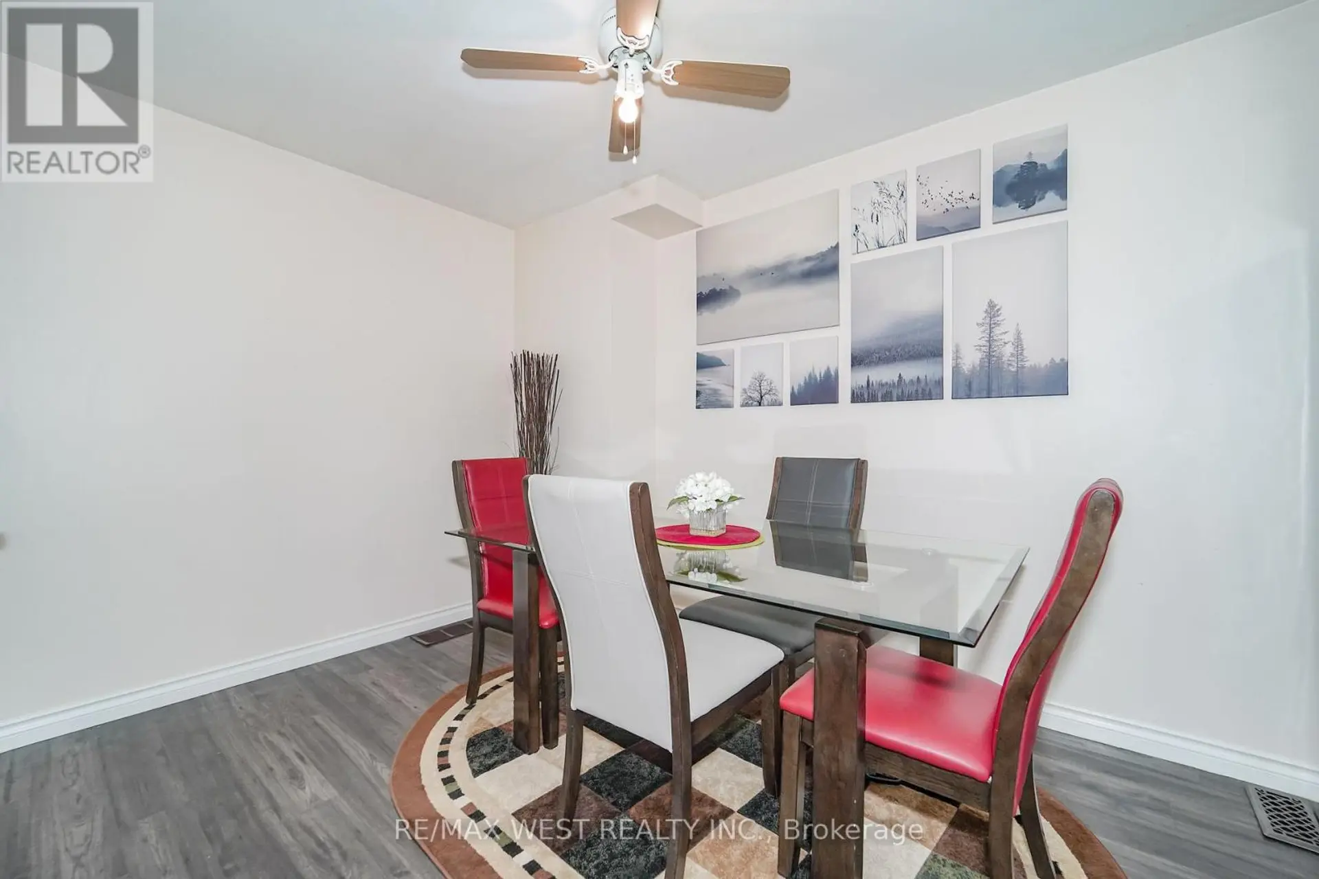 #105 960 GLEN STREET - Image 3