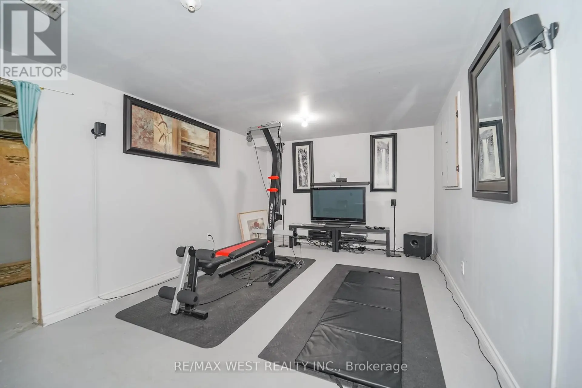 #105 960 GLEN STREET - Image 7