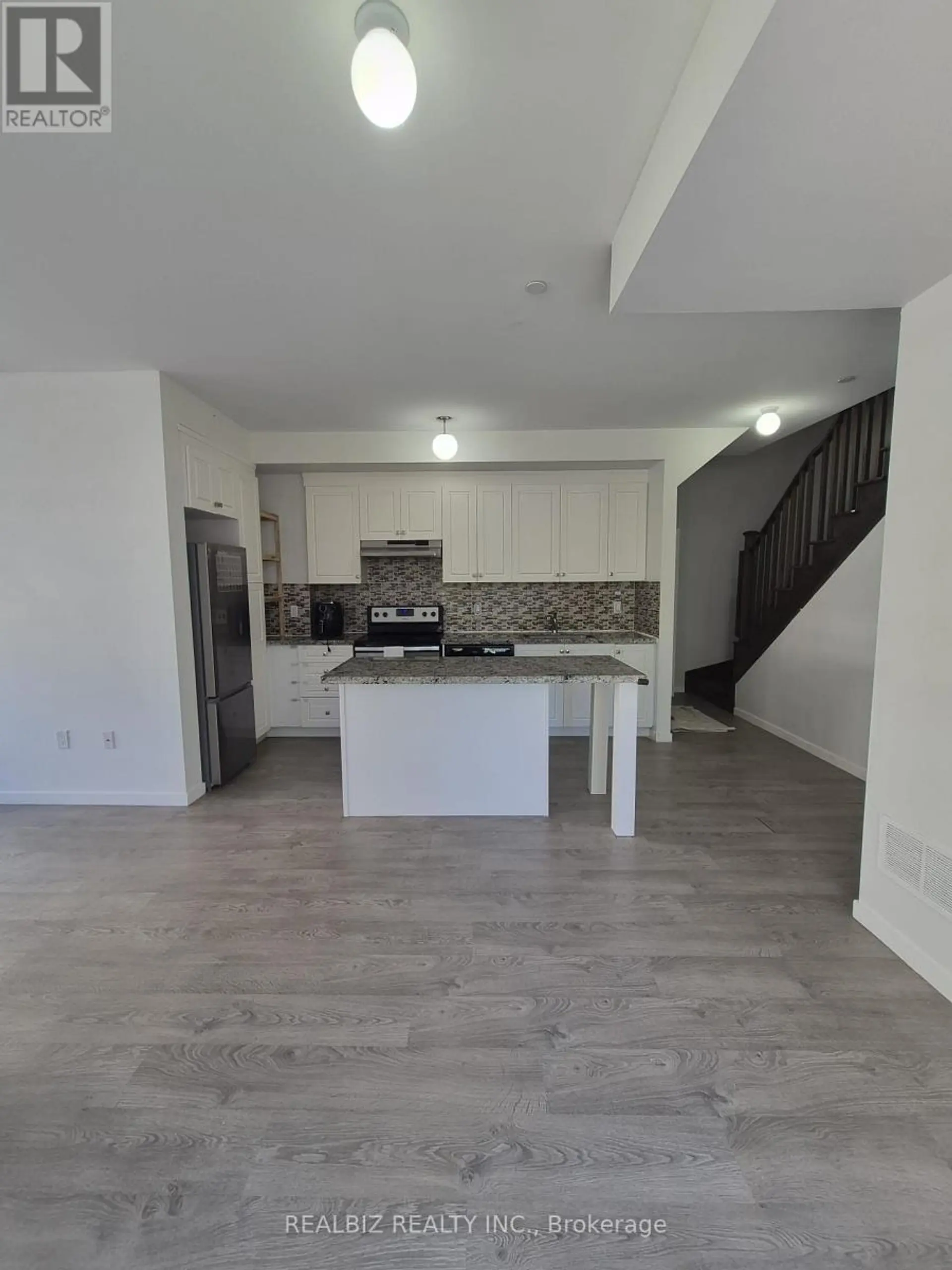#77 400 ALEX GARDNER CIRCLE - Image 6