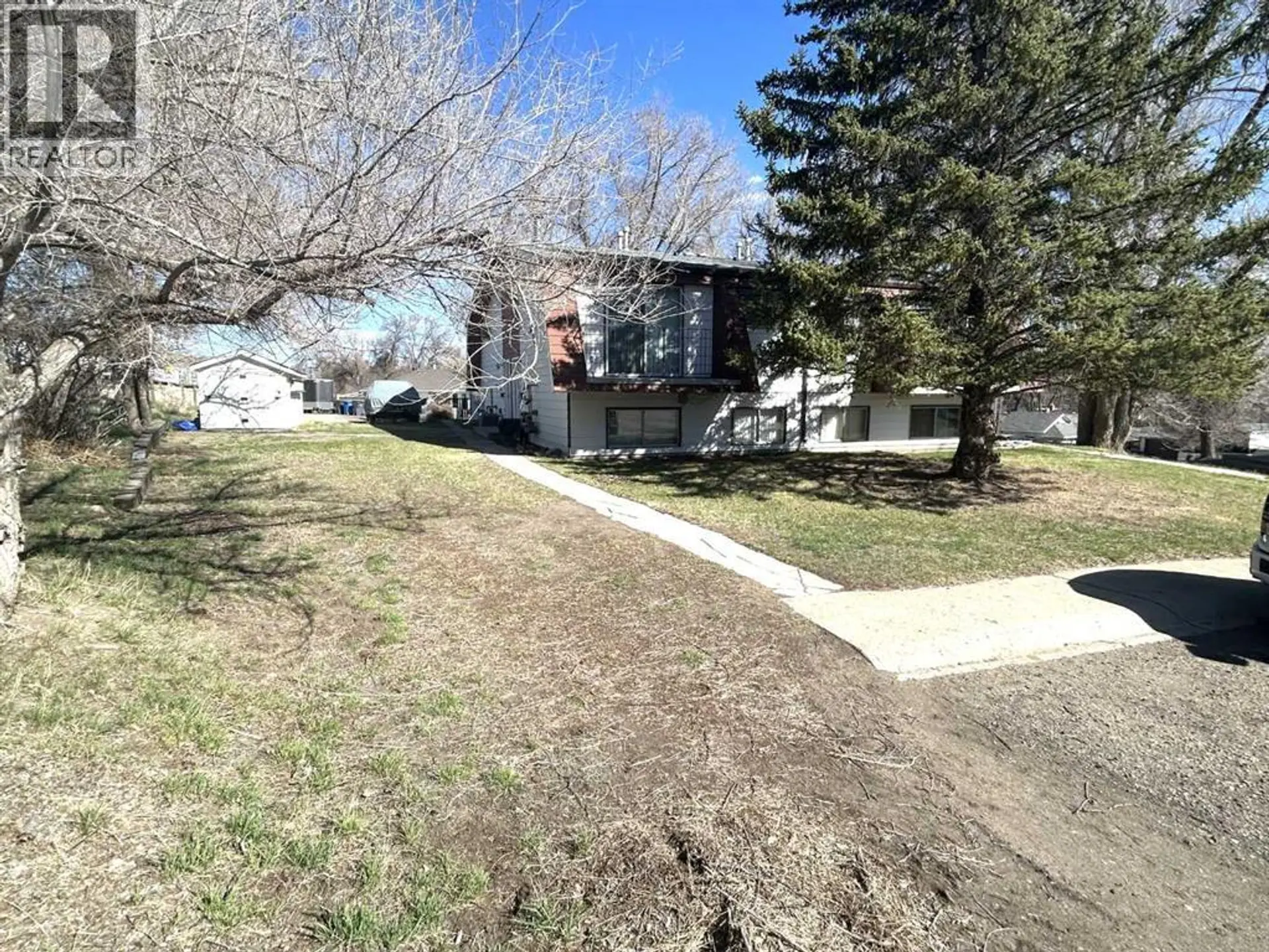 223 5 Street NW - Image 2