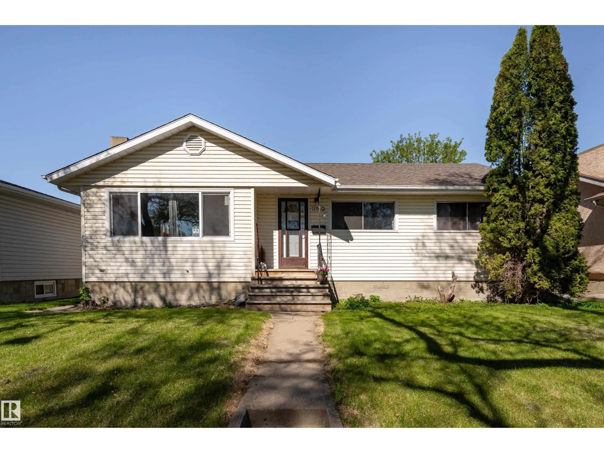 Property at 11910 43 ST NW, Edmonton, AB