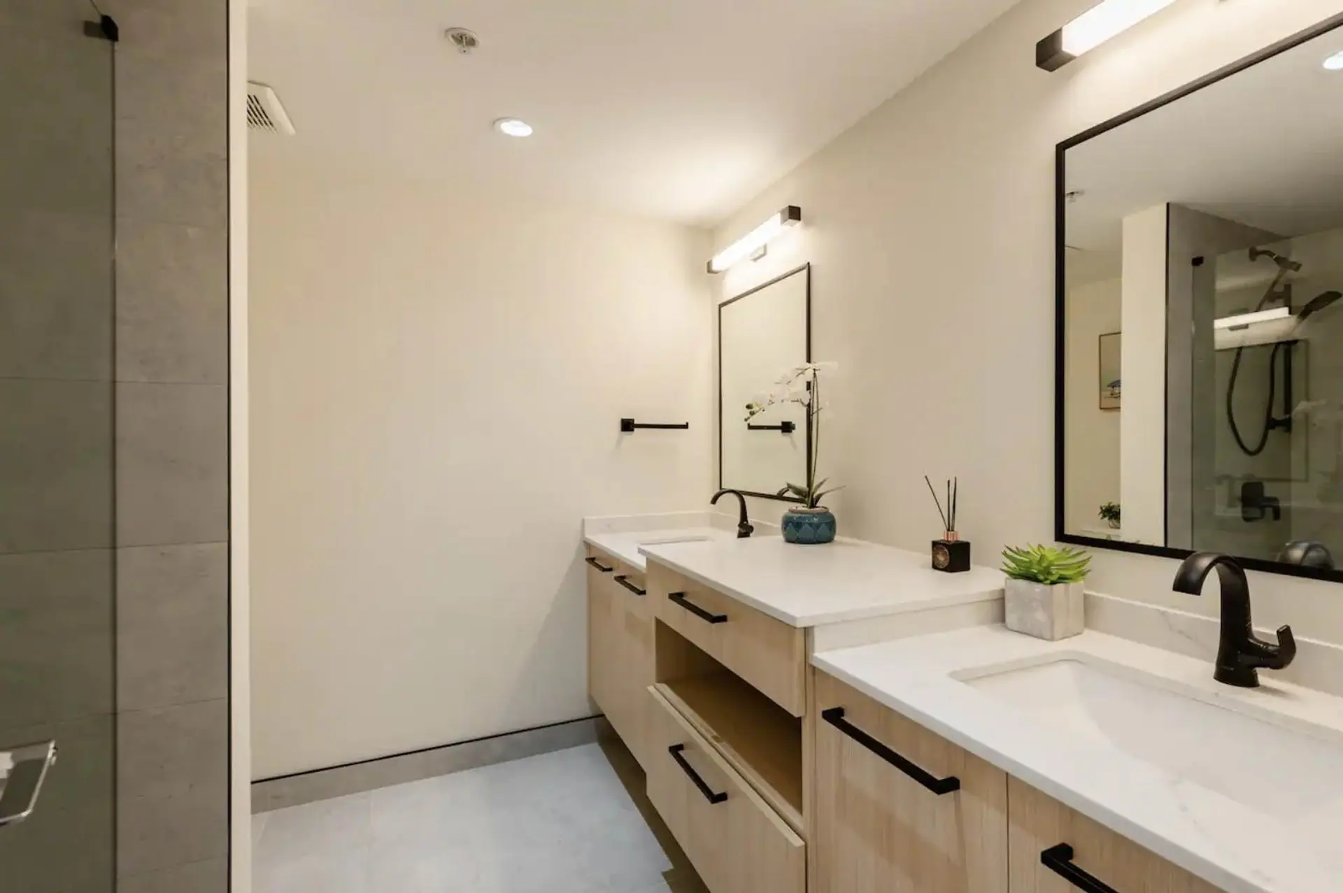 #3506 688 Abbott Street - Image 13