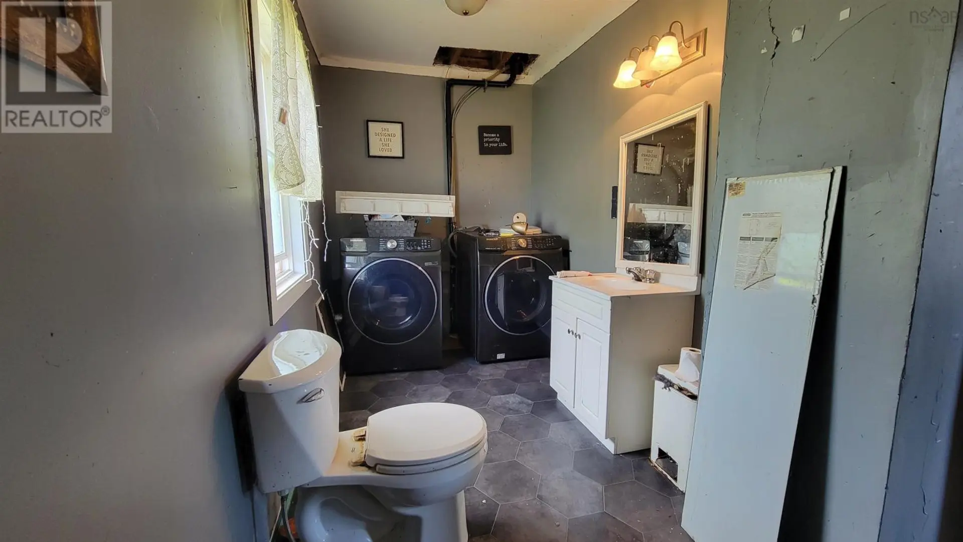 1641 1 Highway - Image 12