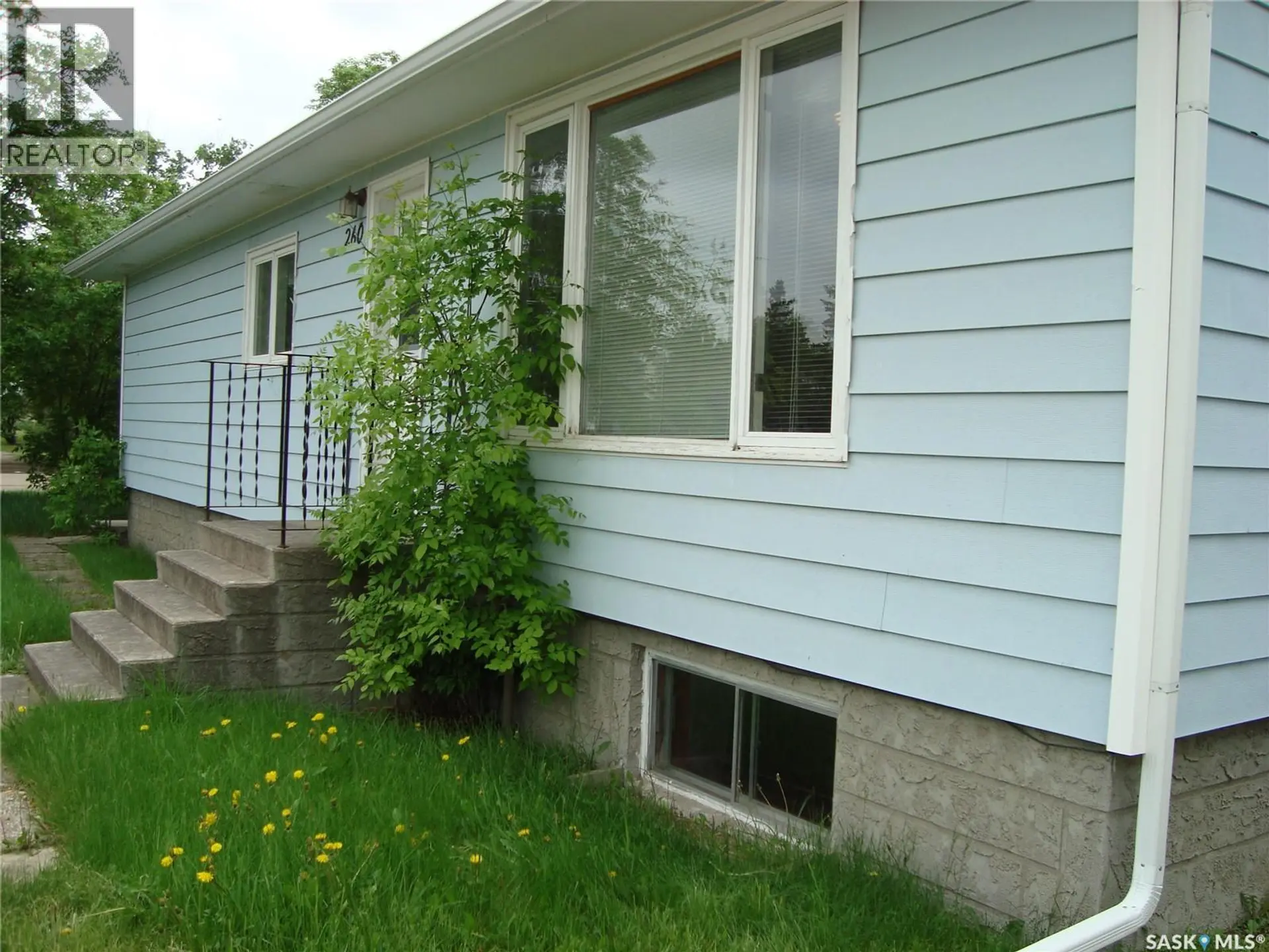 Property at 260 6th AVENUE E, Gravelbourg, SK