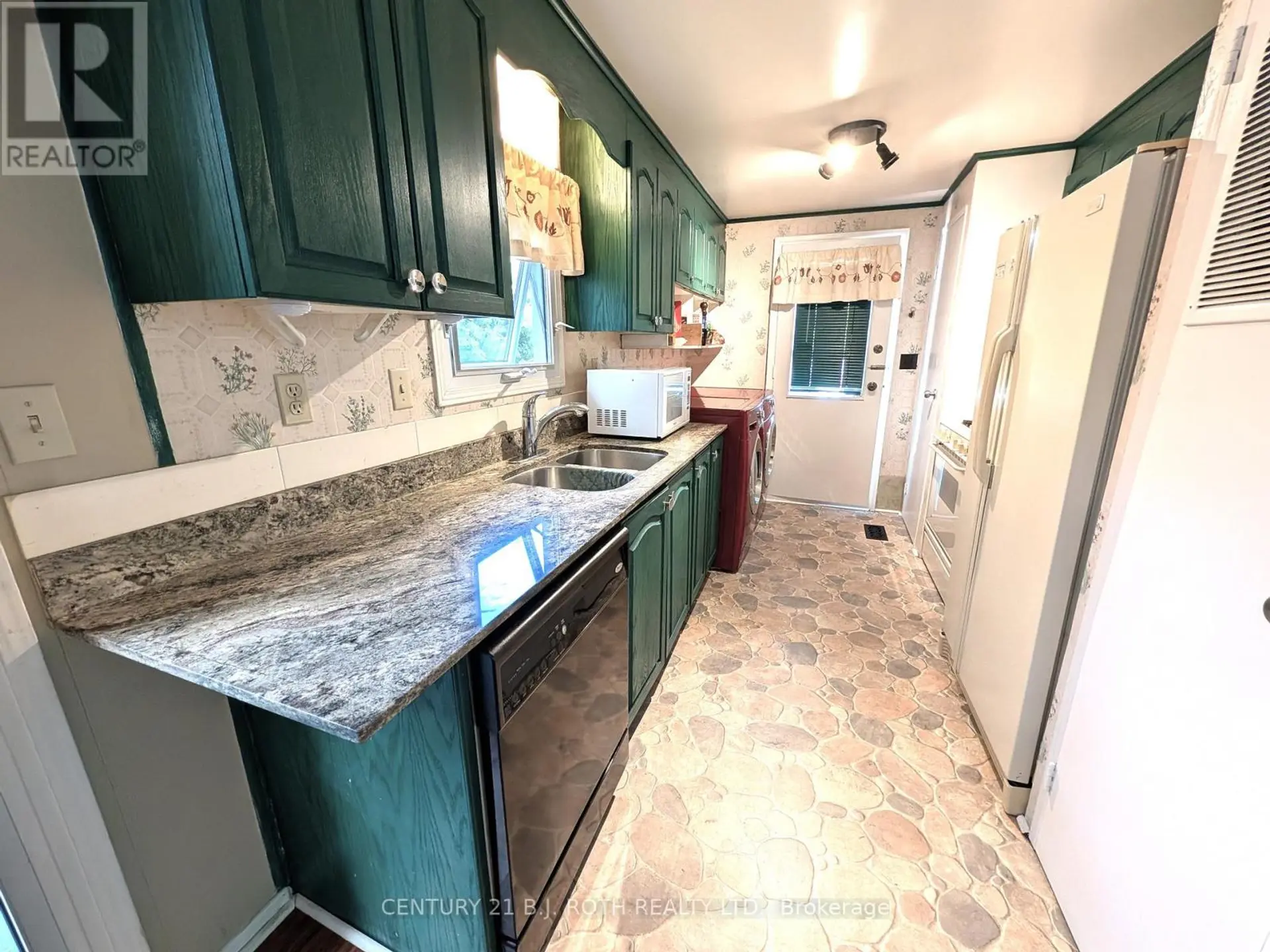 66 LINDEN LANE - Image 11