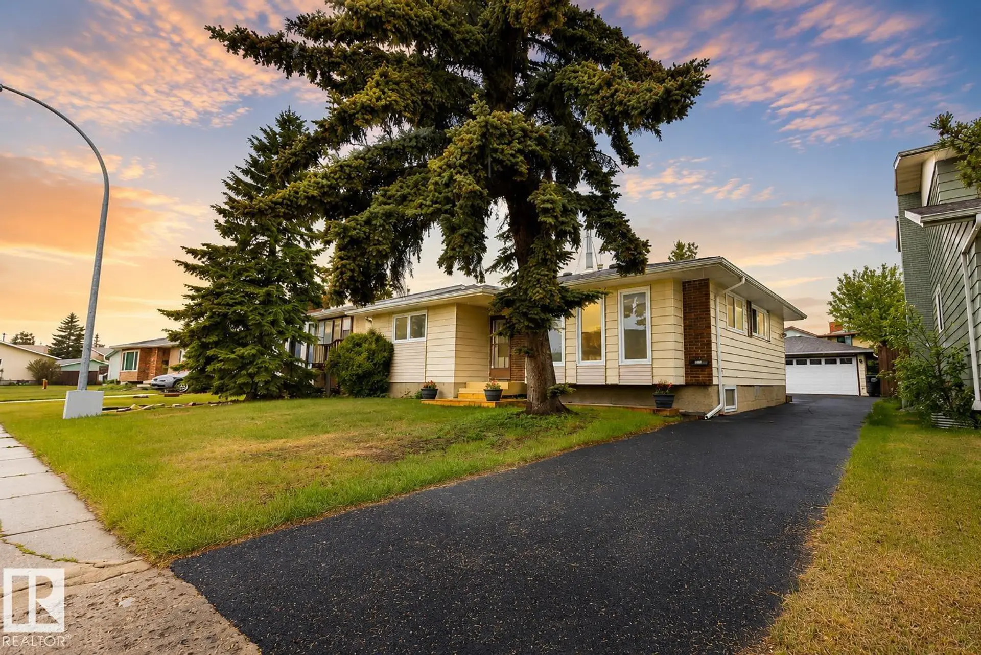 Property at 17932 93 AV NW, Edmonton, AB