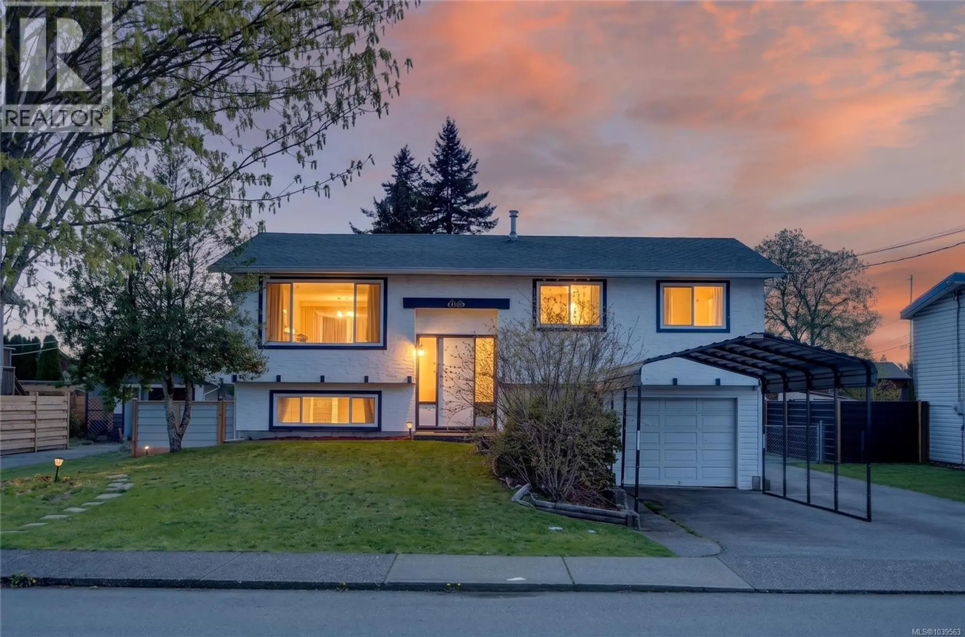 Property at 1130 21st St, Courtenay, BC