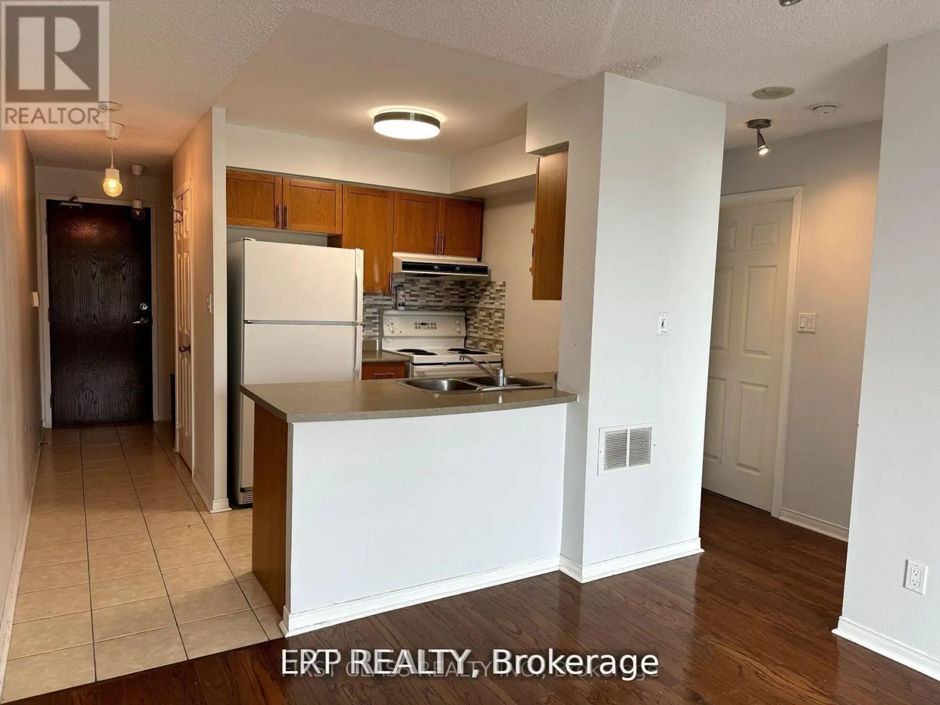 #301 51 BAFFIN CRESCENT - Image 2