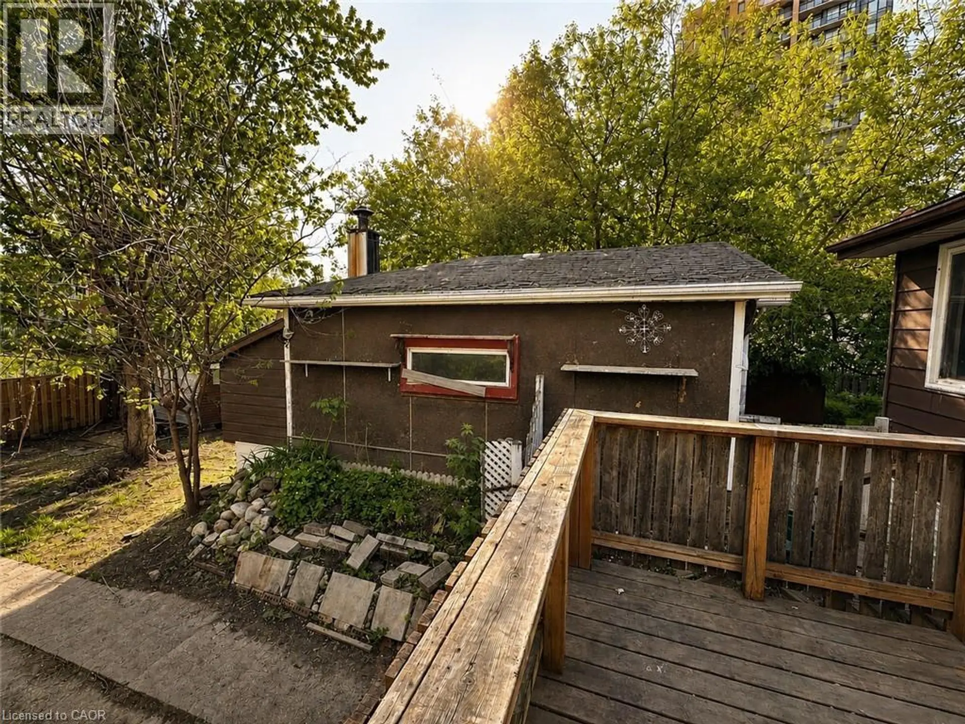 27 OAK Street - Image 16