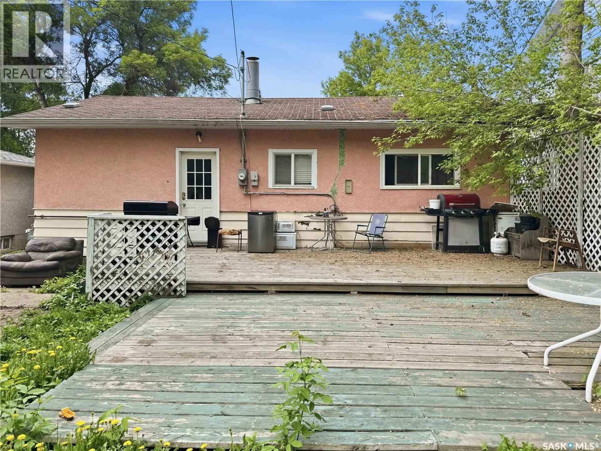 1041 3rd STREET E - Image 15