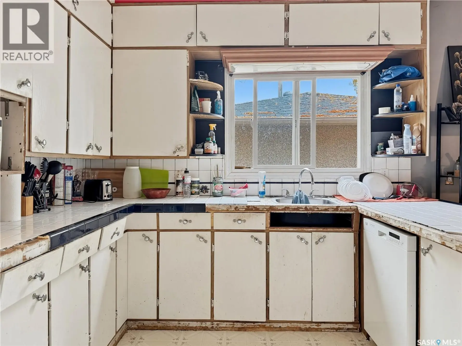 1041 3rd STREET E - Image 9