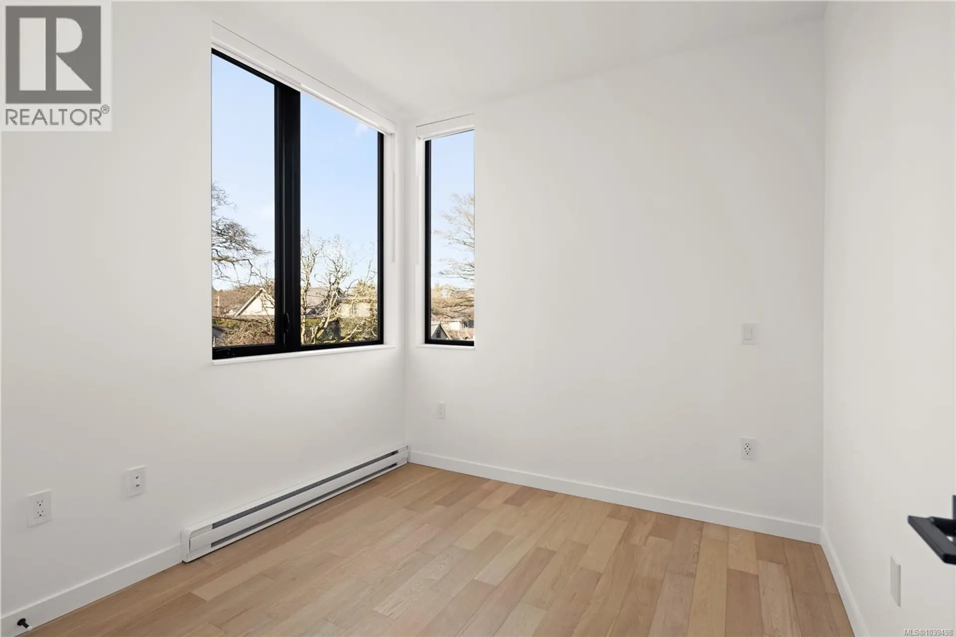#9 907 Redfern St W - Image 6