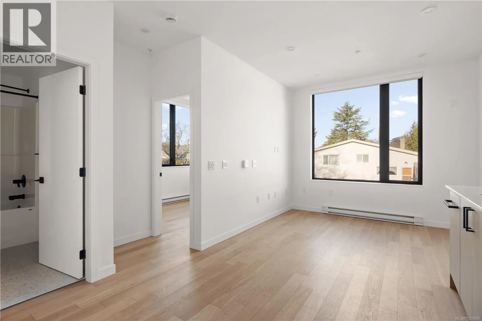 #9 907 Redfern St W - Image 8