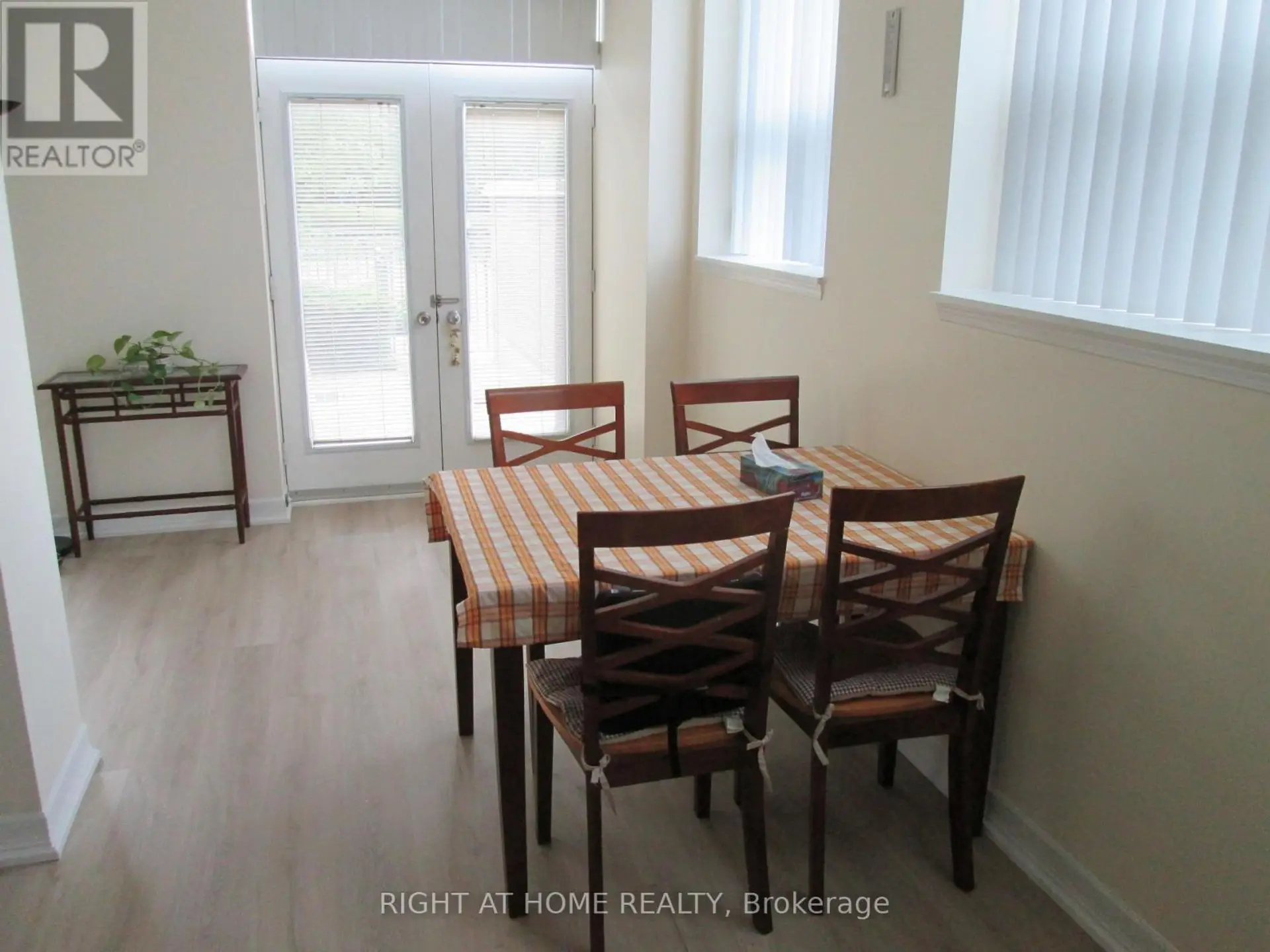 #111 233 BEECROFT ROAD - Image 4