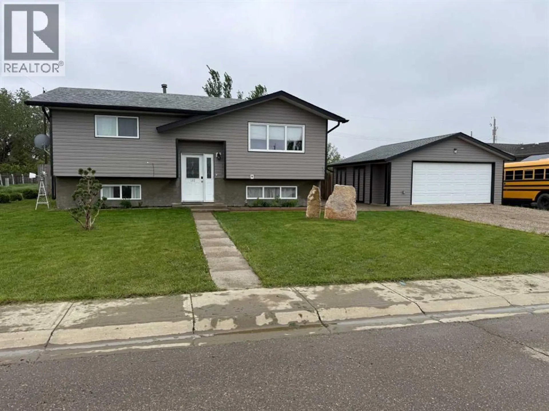 Property at 302 5 Avenue W, Burdett, AB