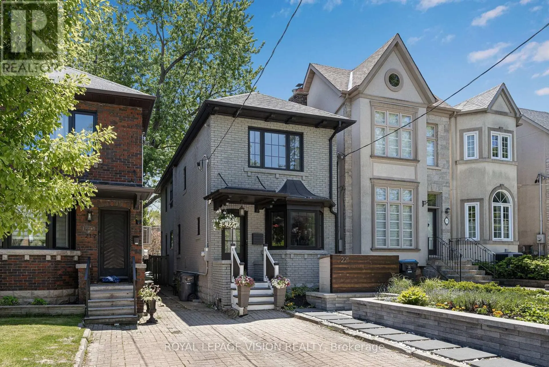 Property at 221 BEDFORD PARK AVENUE, Toronto, ON