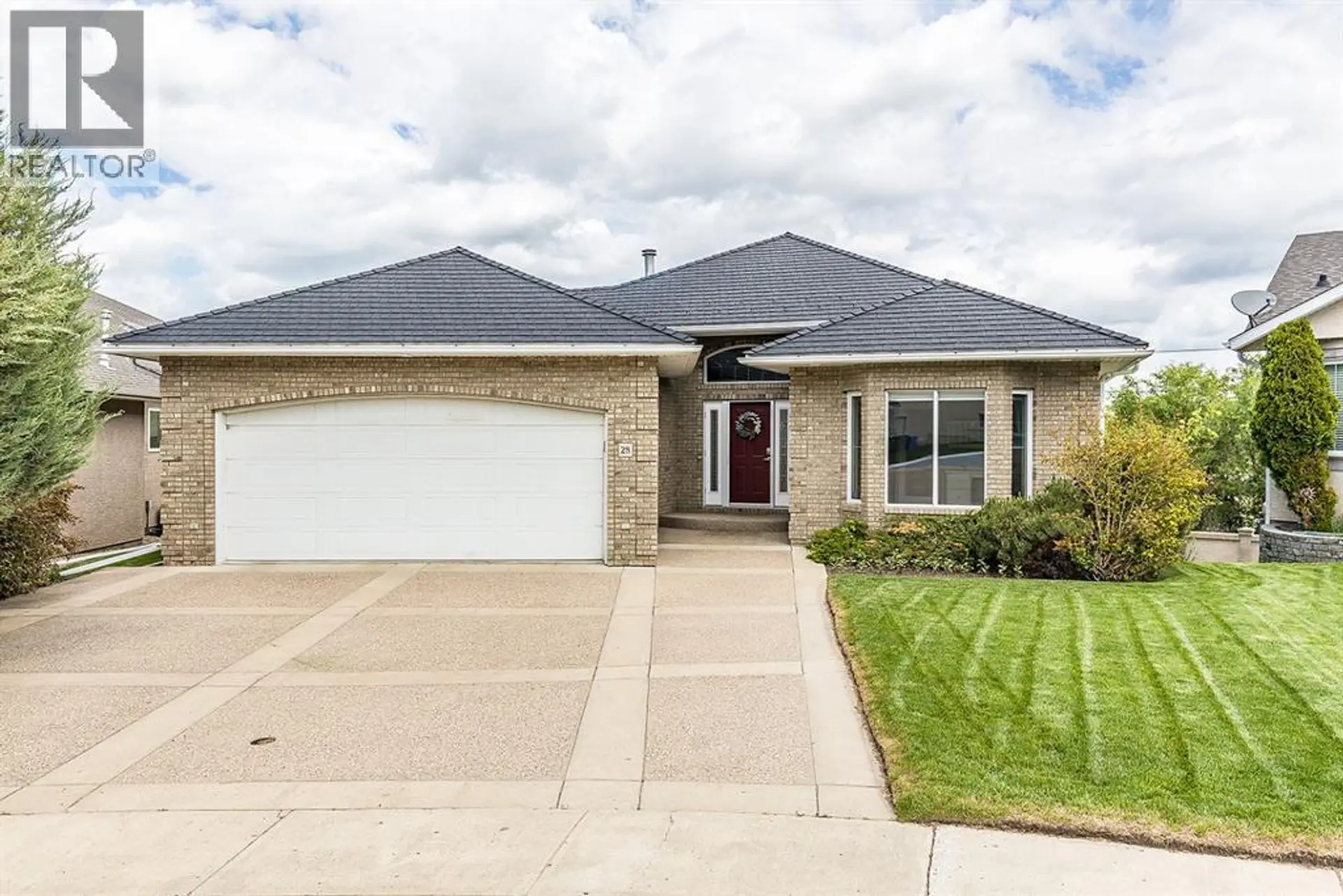 Property at 28 Chinook Place SW, Medicine Hat, AB