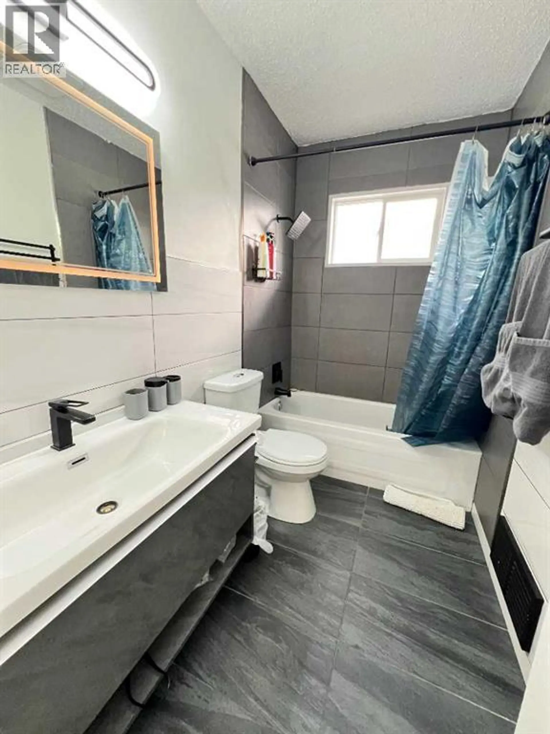 560 Northmount Drive NW - Image 7