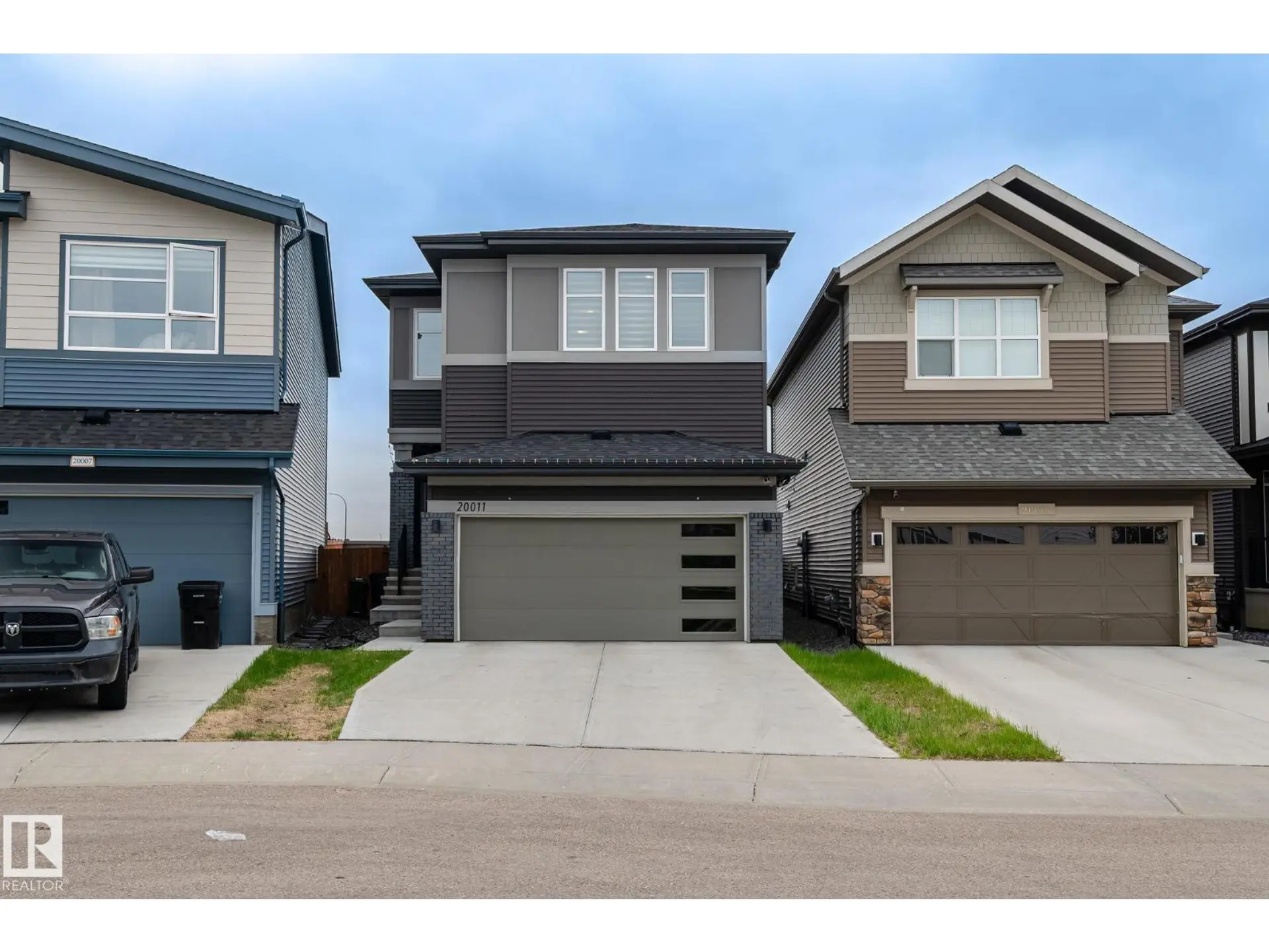 Property at 20011 26 NW NW, Edmonton, AB
