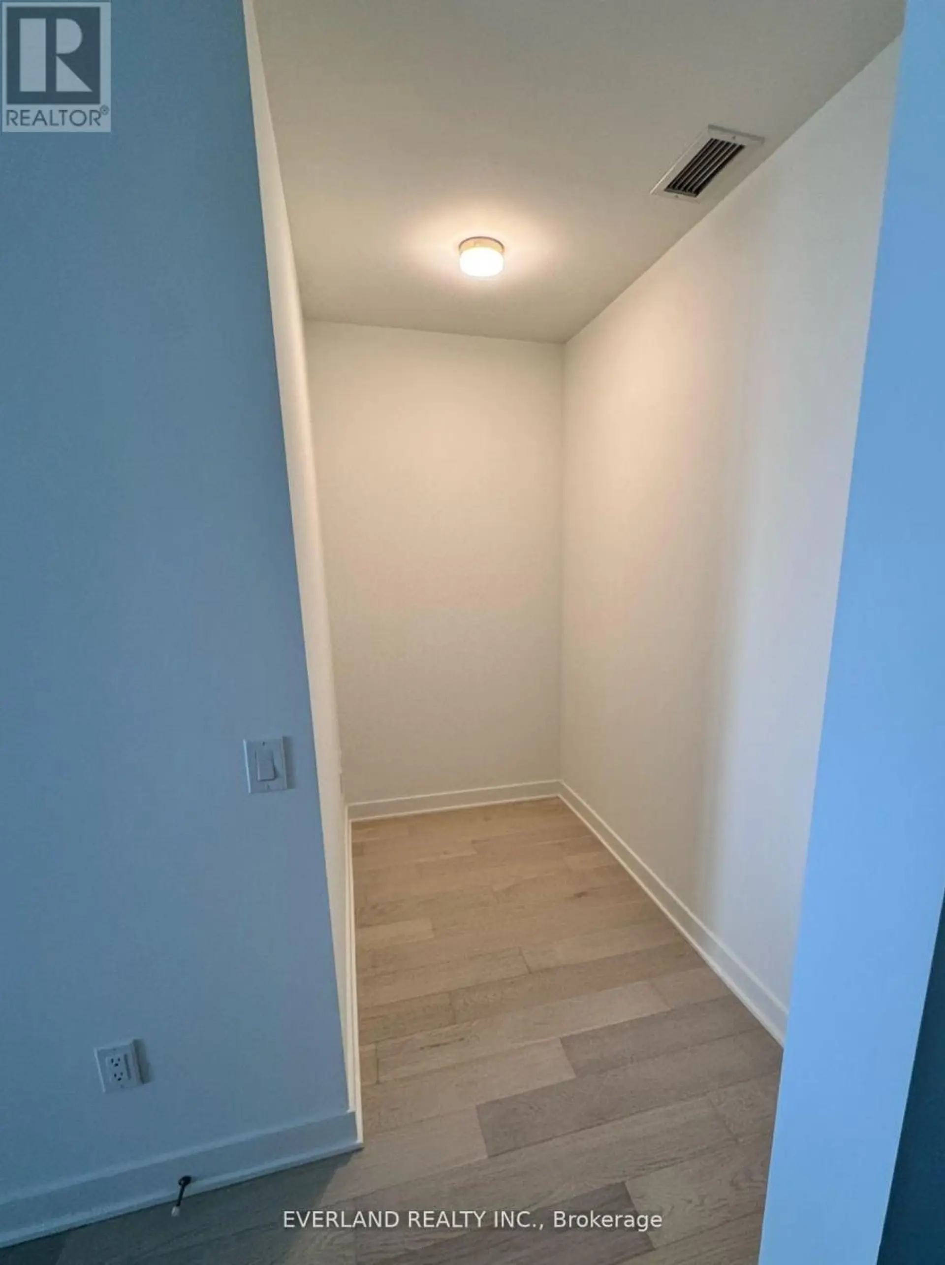 #4803 11 YORKVILLE AVENUE - Image 3