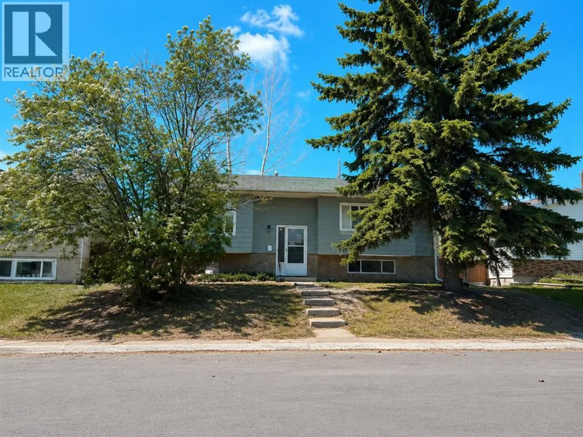 Property at 215 Penbrooke Way SE, Calgary, AB