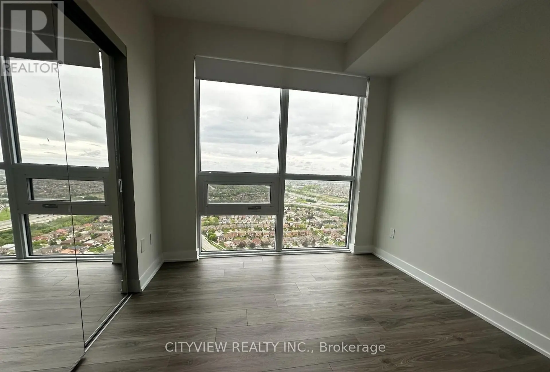 430 SQUARE ONE DRIVE - Image 4