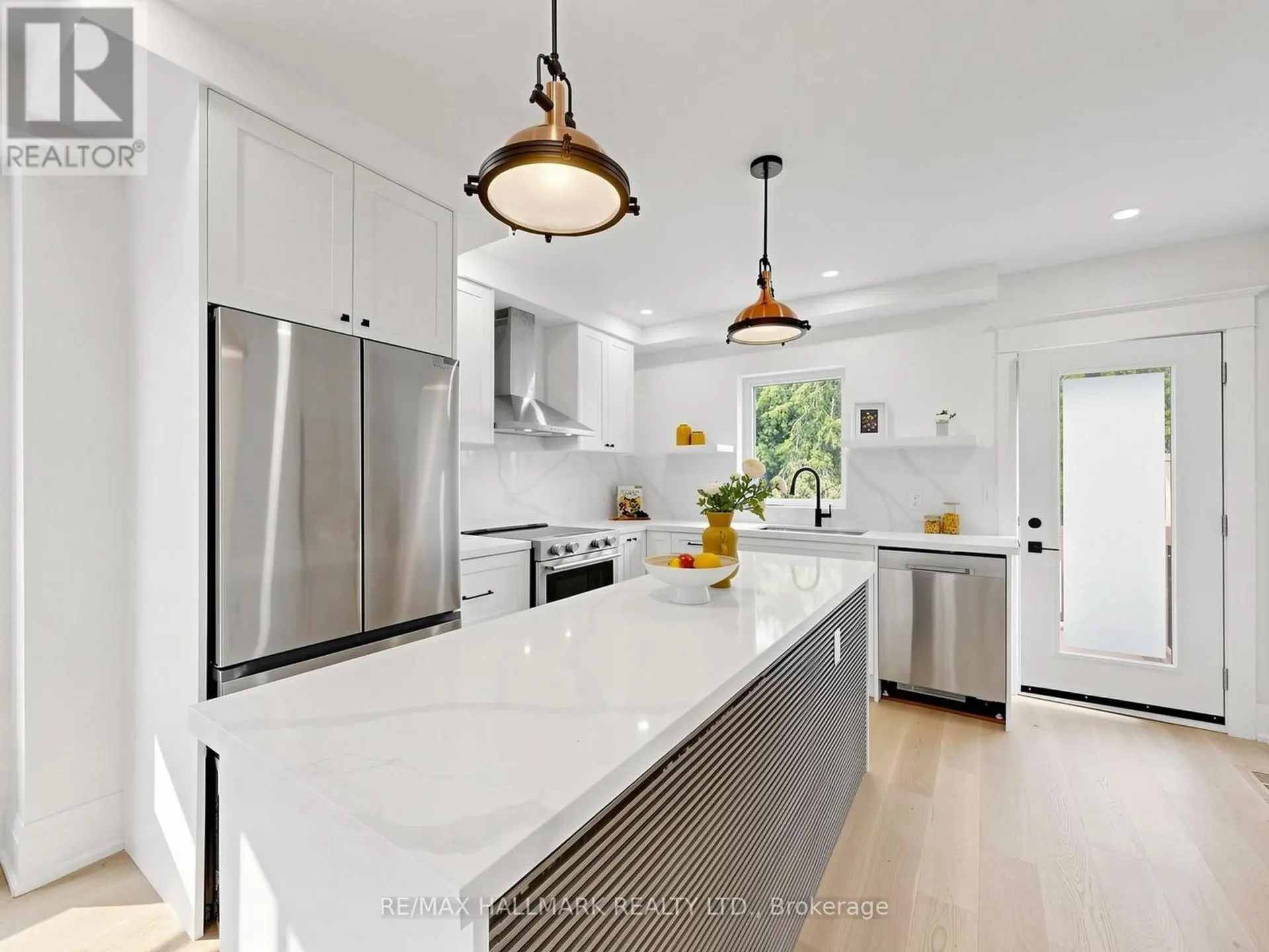 44 QUEENSDALE AVENUE - Image 4