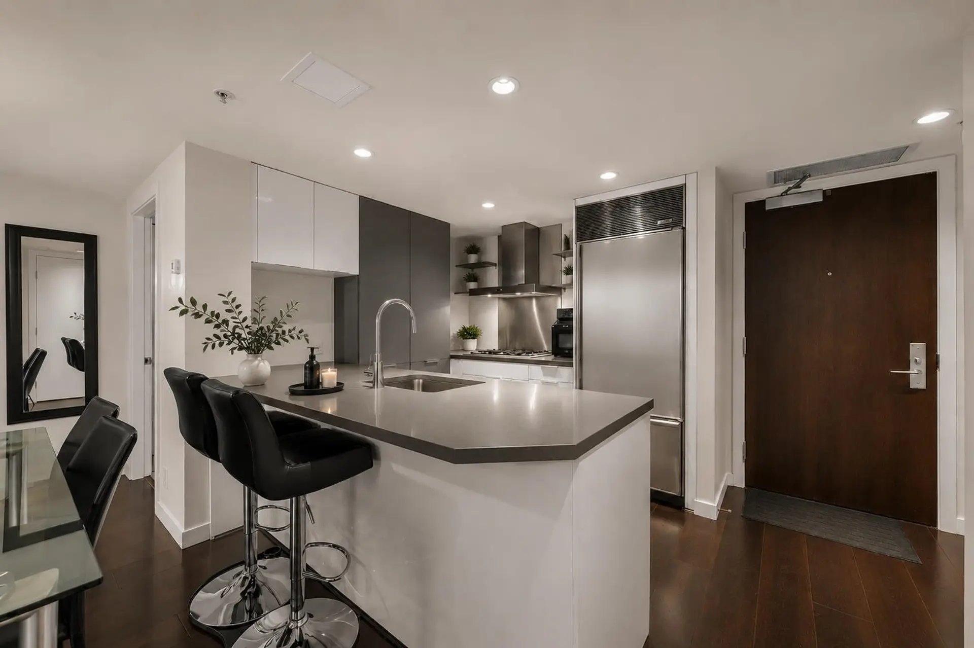#803 788 Richards Street - Image 3