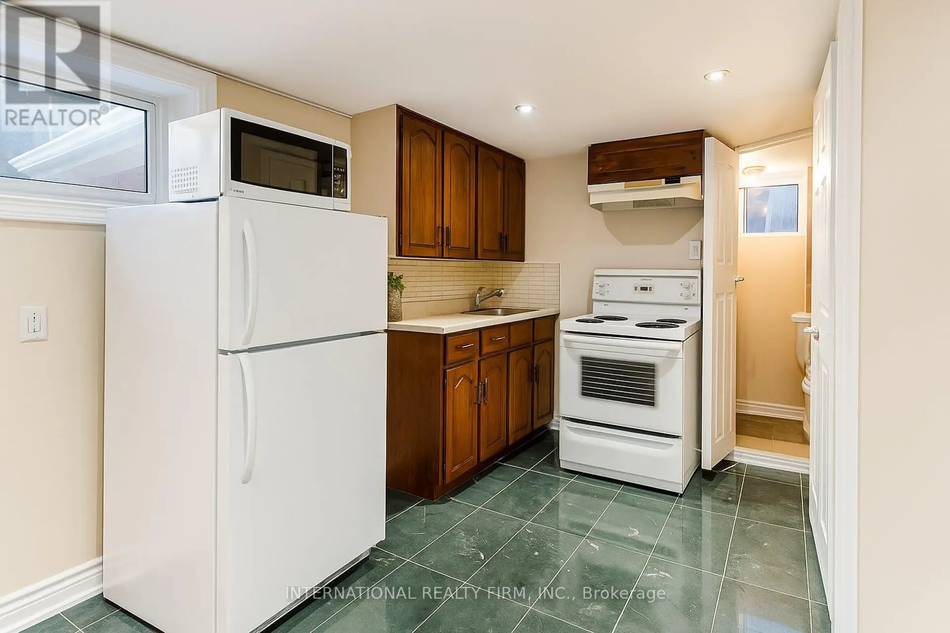 9 BENSHIRE DRIVE - Image 11