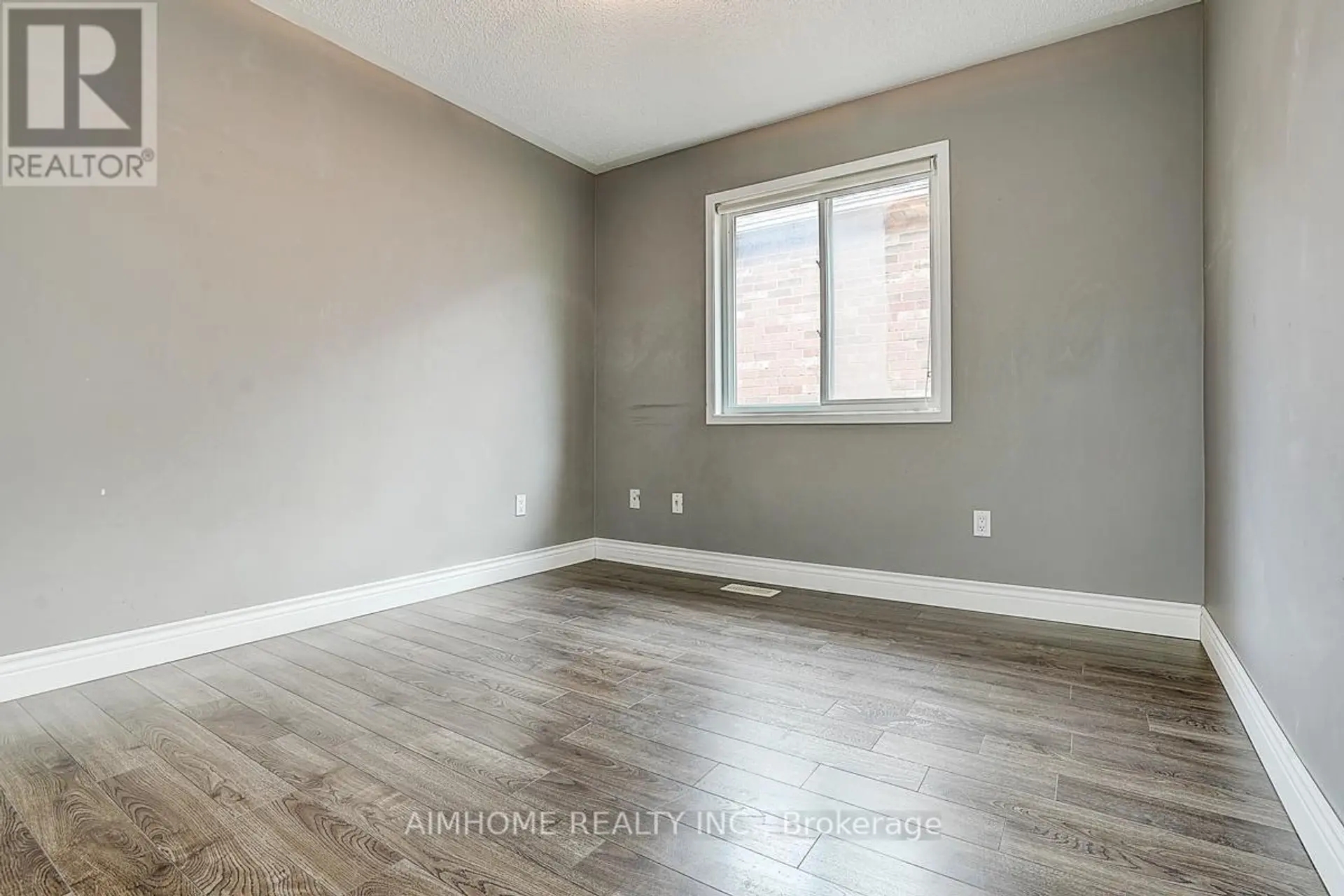 969 OAKTREE CRESCENT - Image 11
