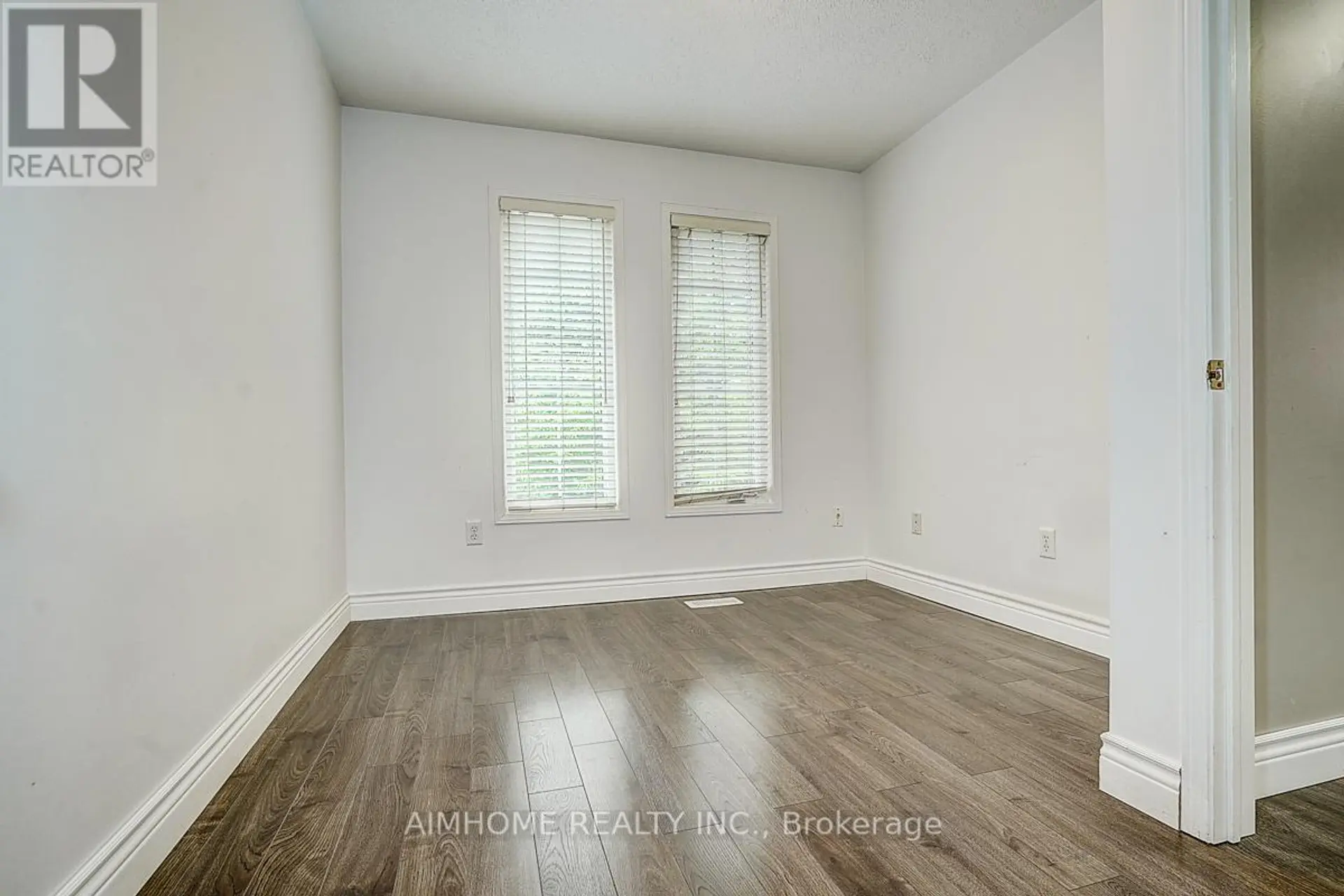 969 OAKTREE CRESCENT - Image 13