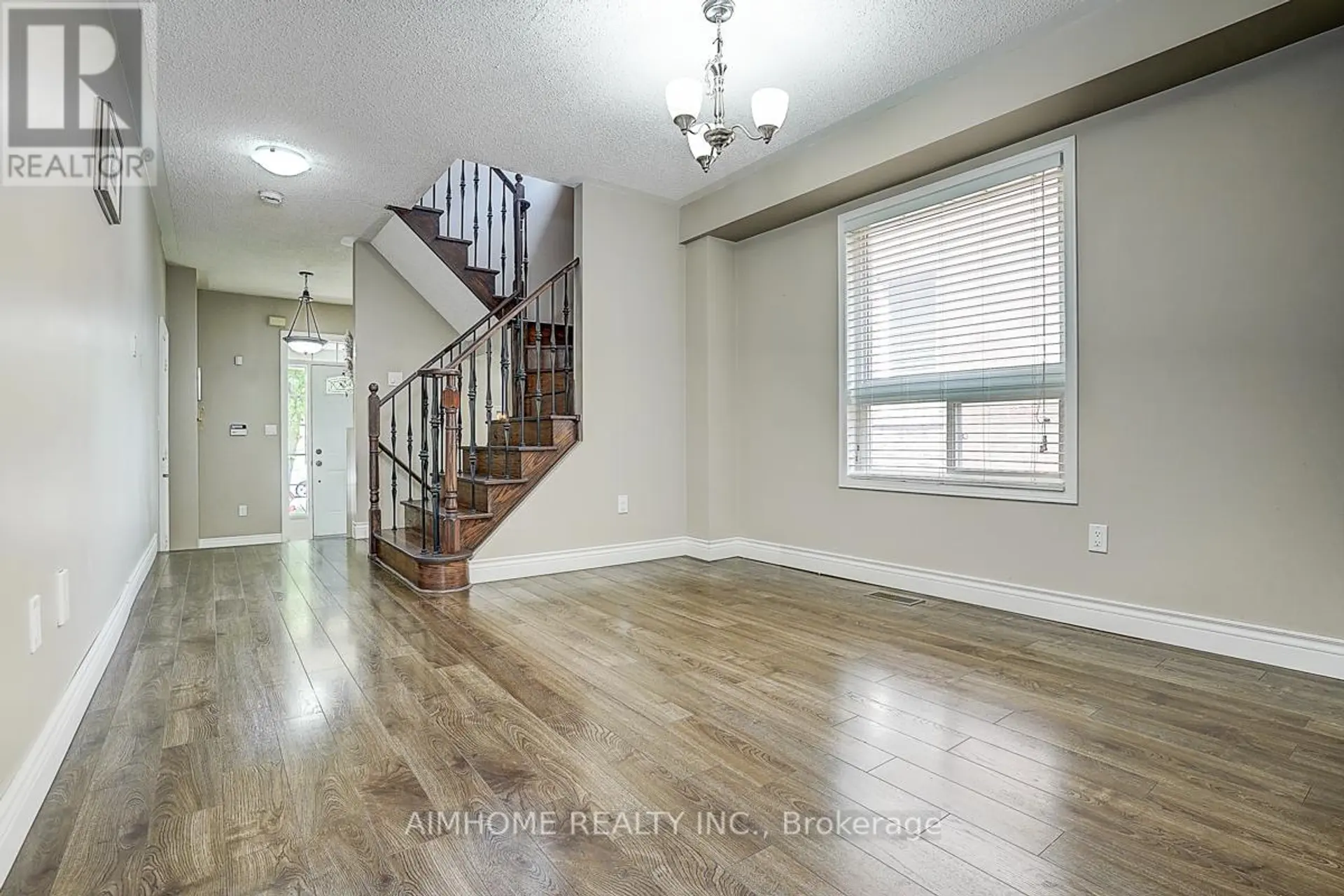 969 OAKTREE CRESCENT - Image 2