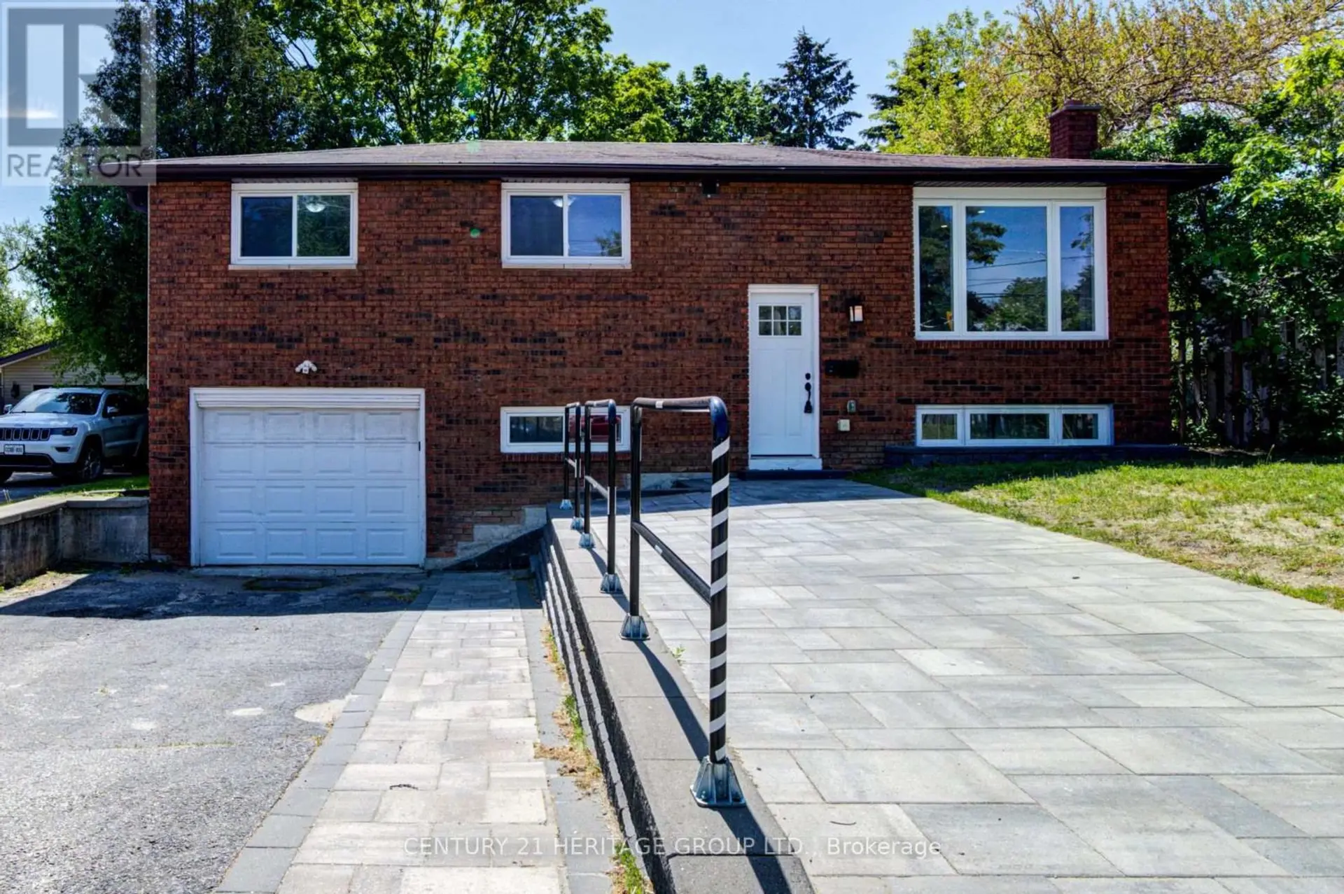 200 FERNDALE DRIVE N - Image 1