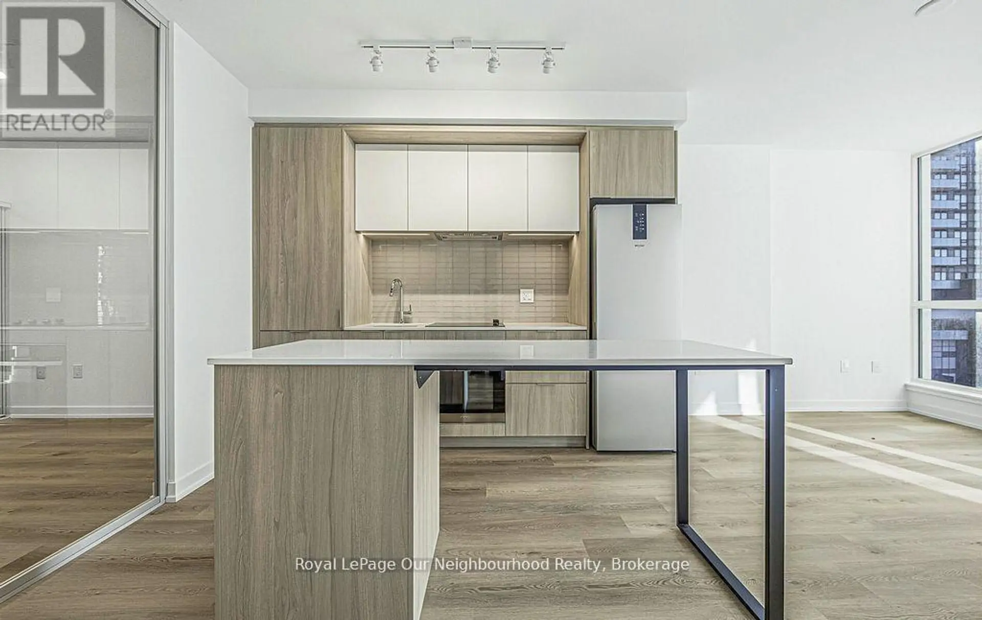#412 395 SQUARE ONE DRIVE - Image 4