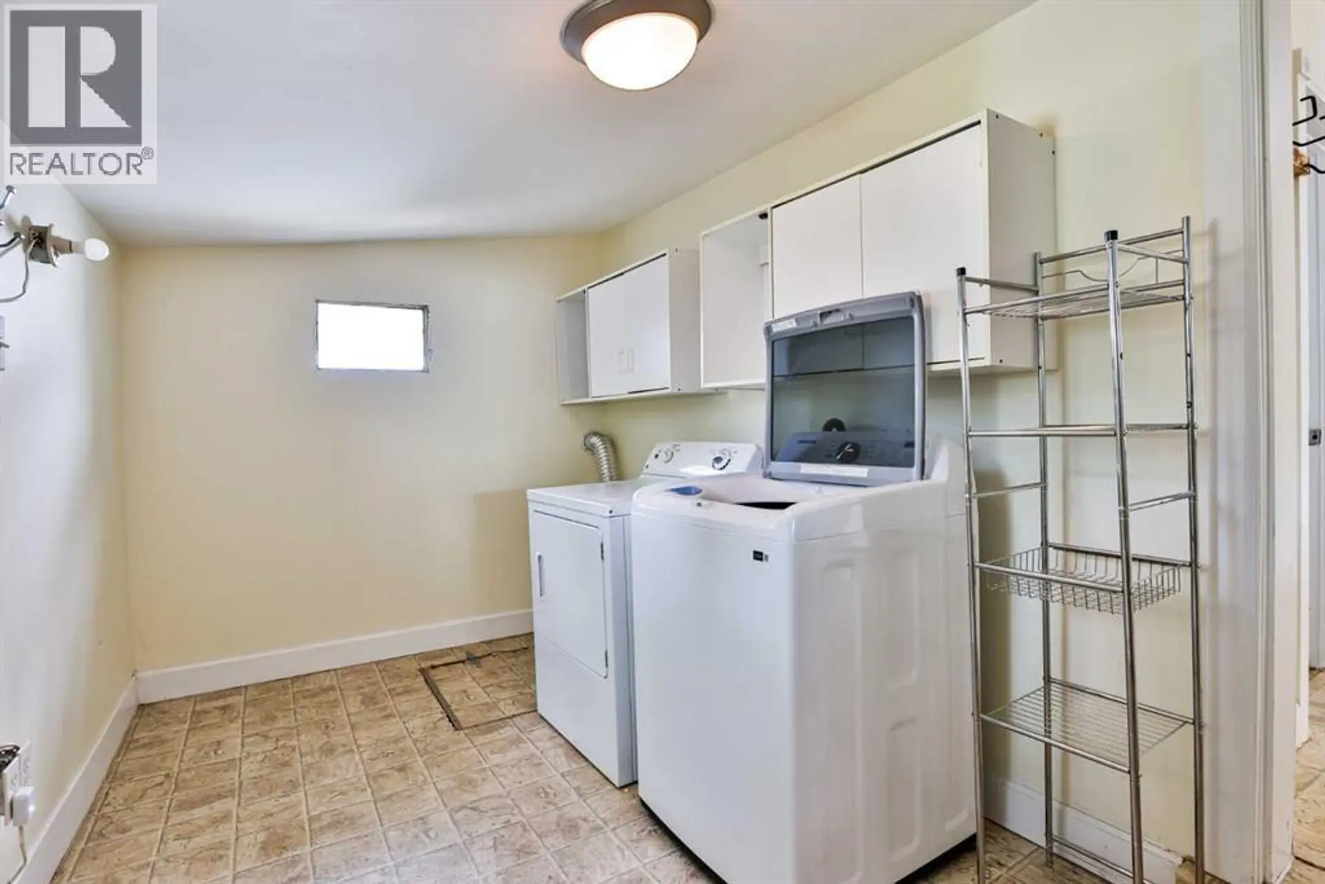 318 16 Street N - Image 12