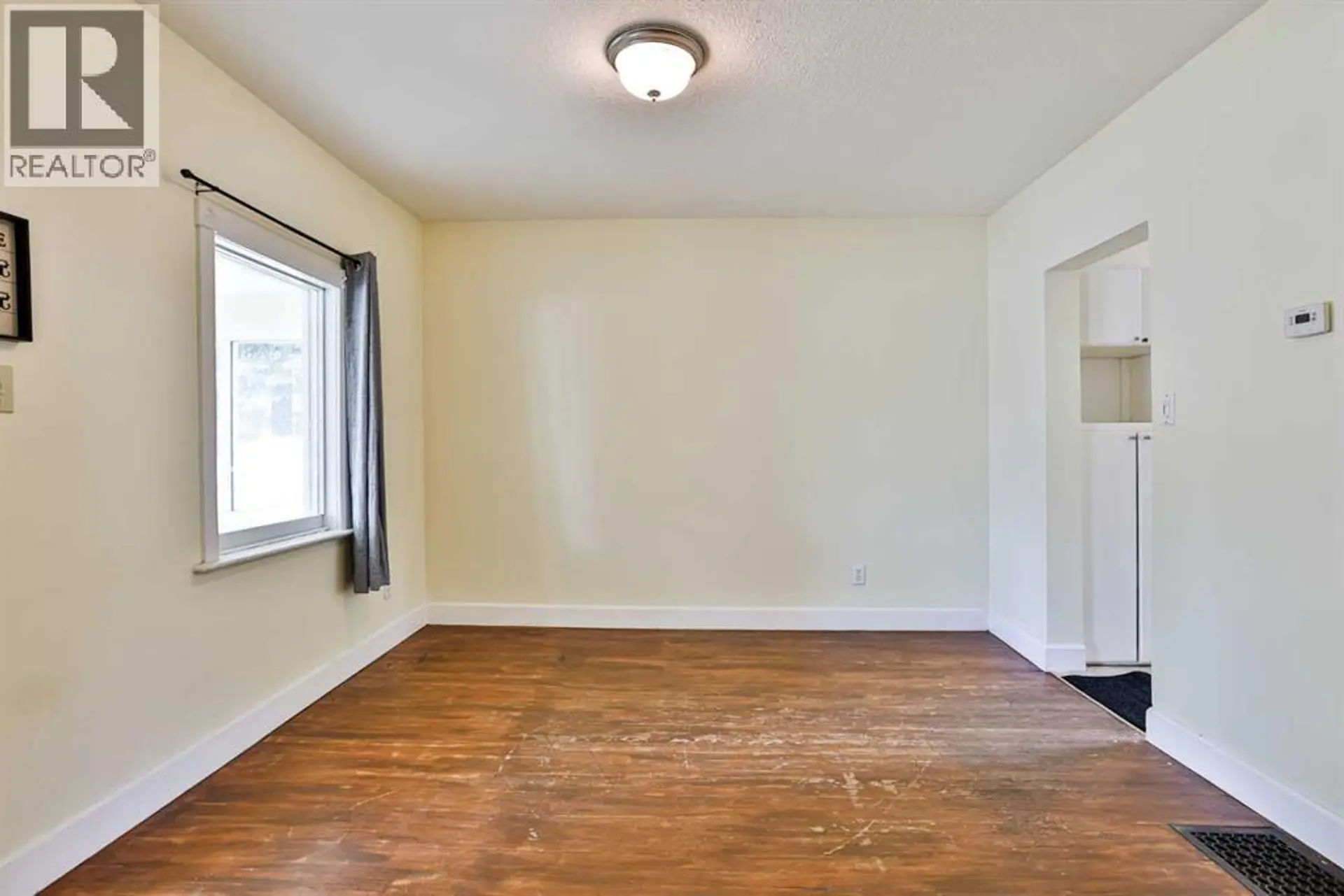 318 16 Street N - Image 4