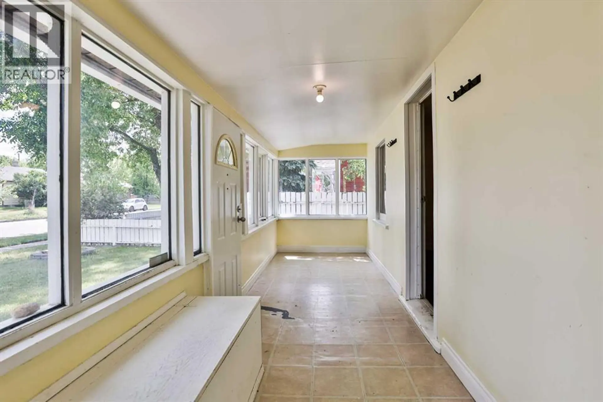 318 16 Street N - Image 3