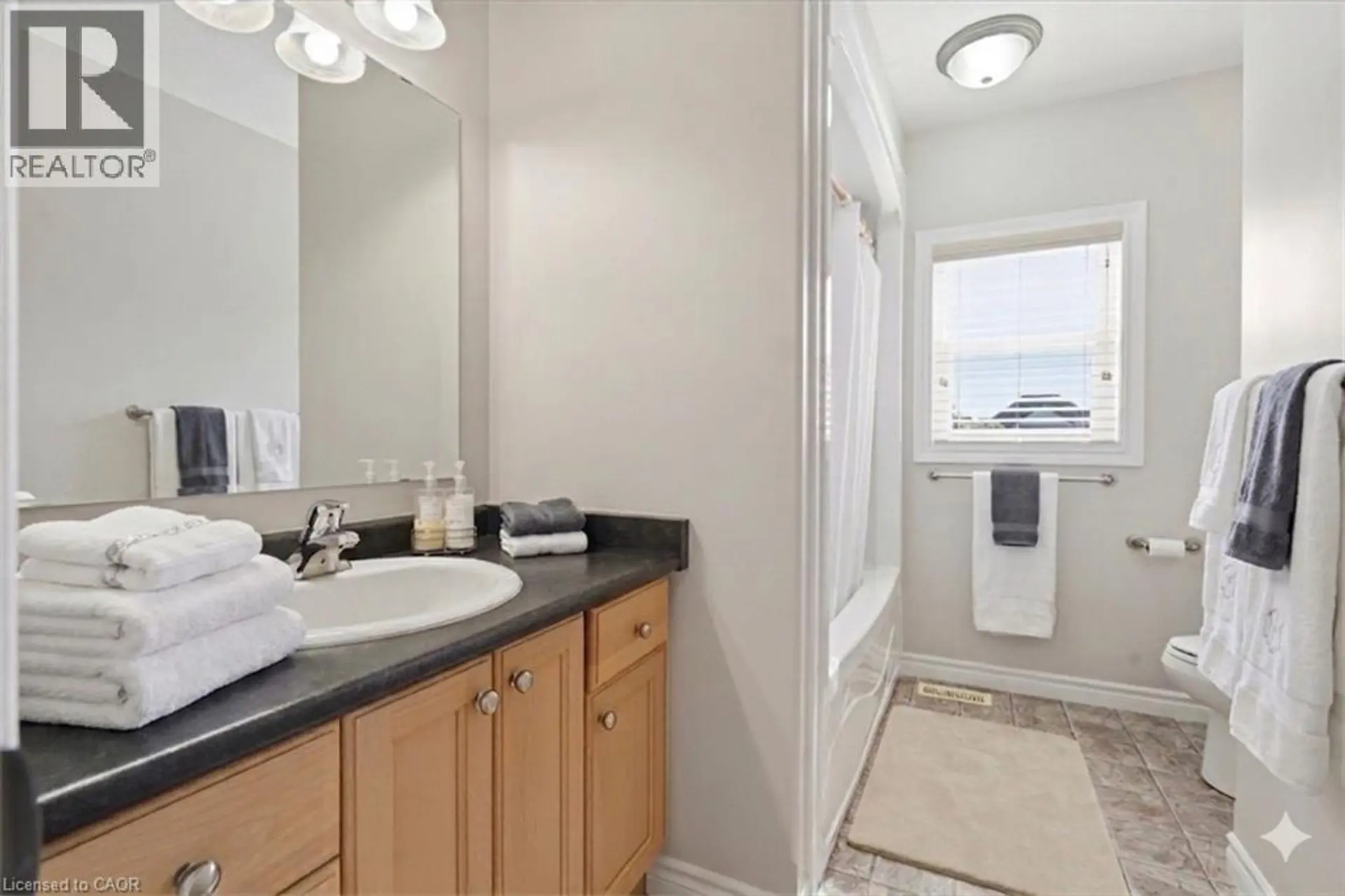 28 ROTH Avenue - Image 12