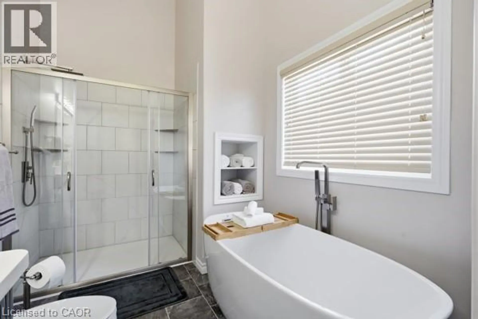 28 ROTH Avenue - Image 7