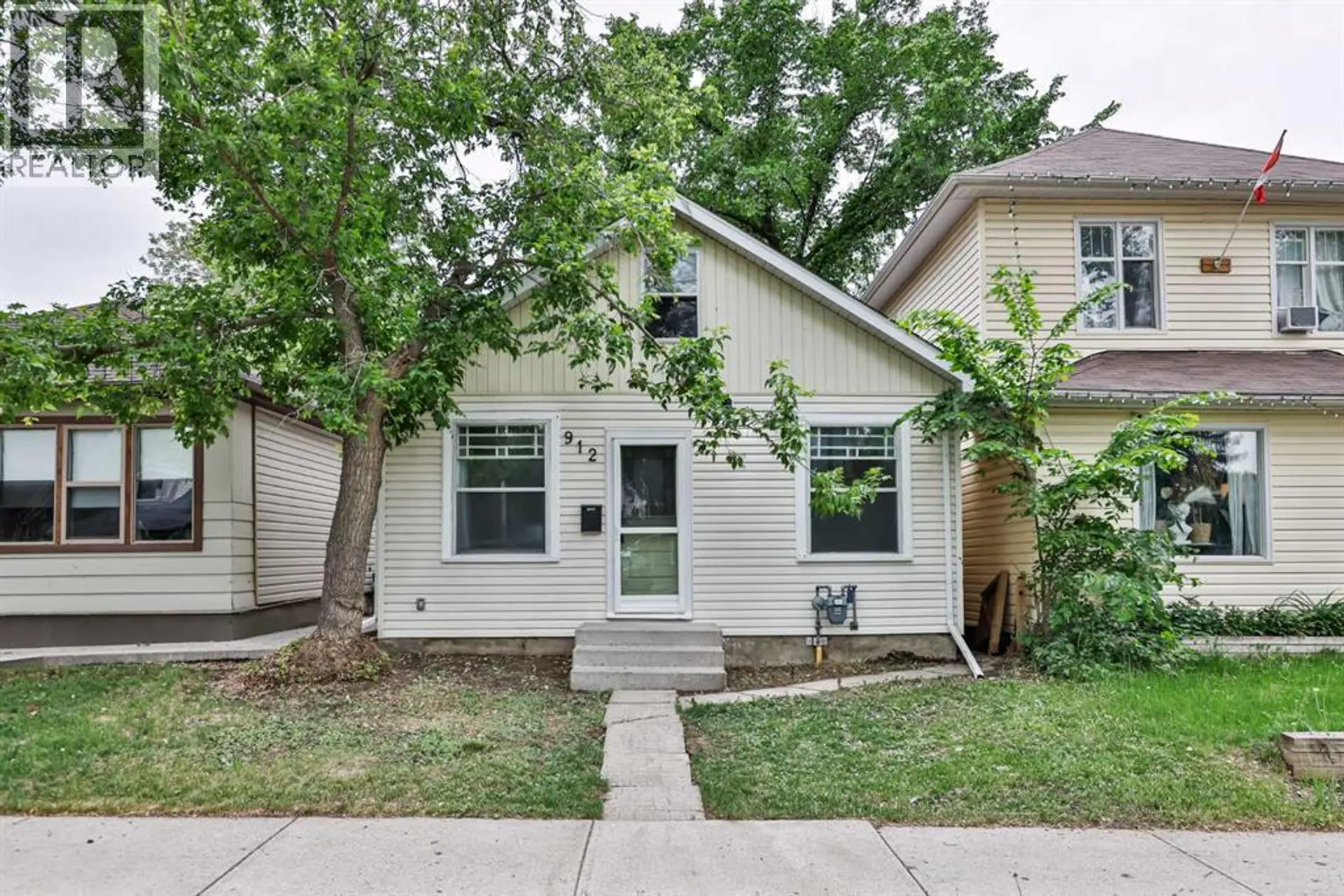 912 8 Street S - Image 1
