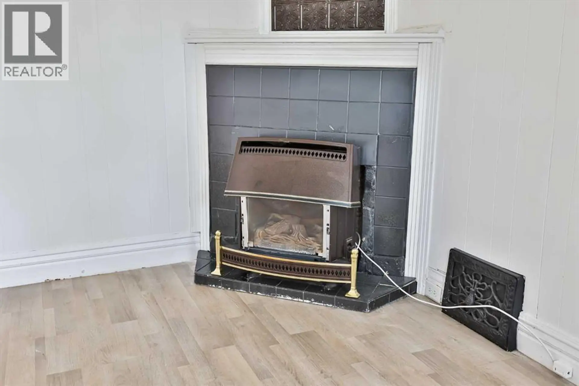 912 8 Street S - Image 5