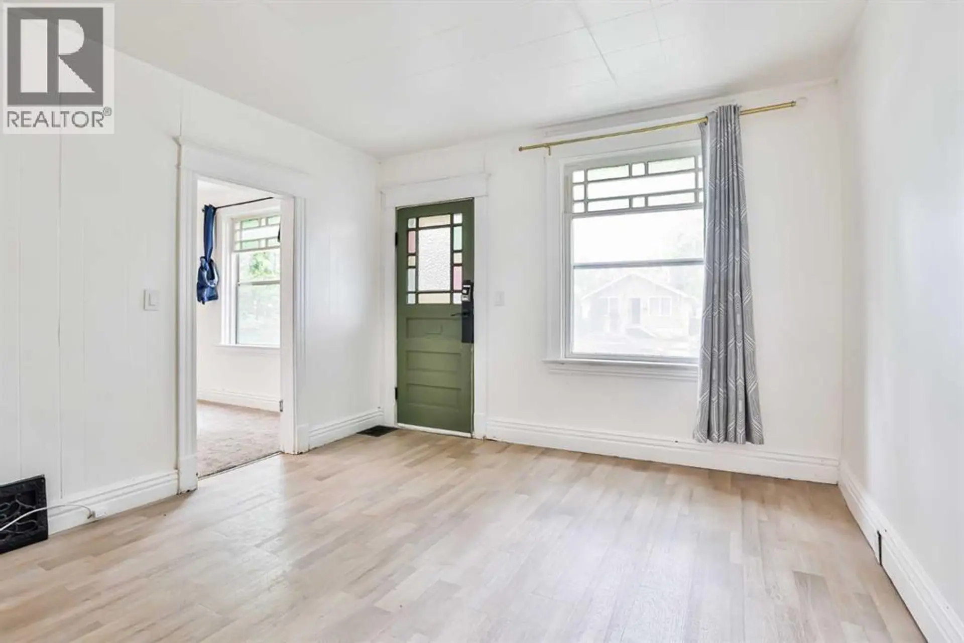 912 8 Street S - Image 3