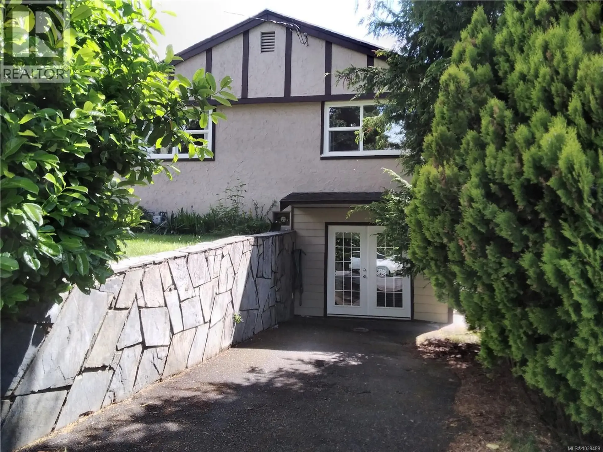 Property at 2739 Grosvenor Rd, Victoria, BC