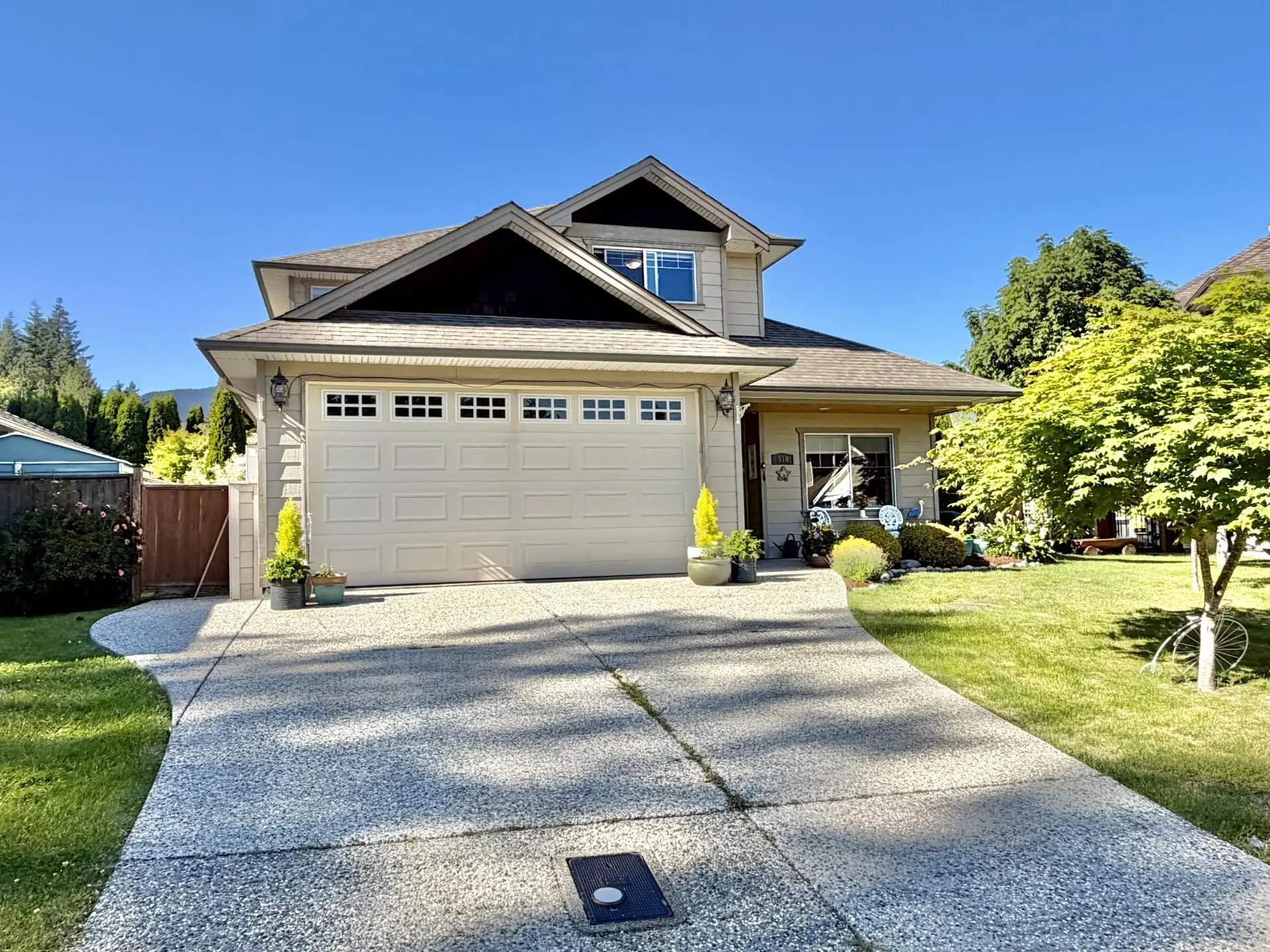 Property at 910 Oceanmount Boulevard, Gibsons, BC