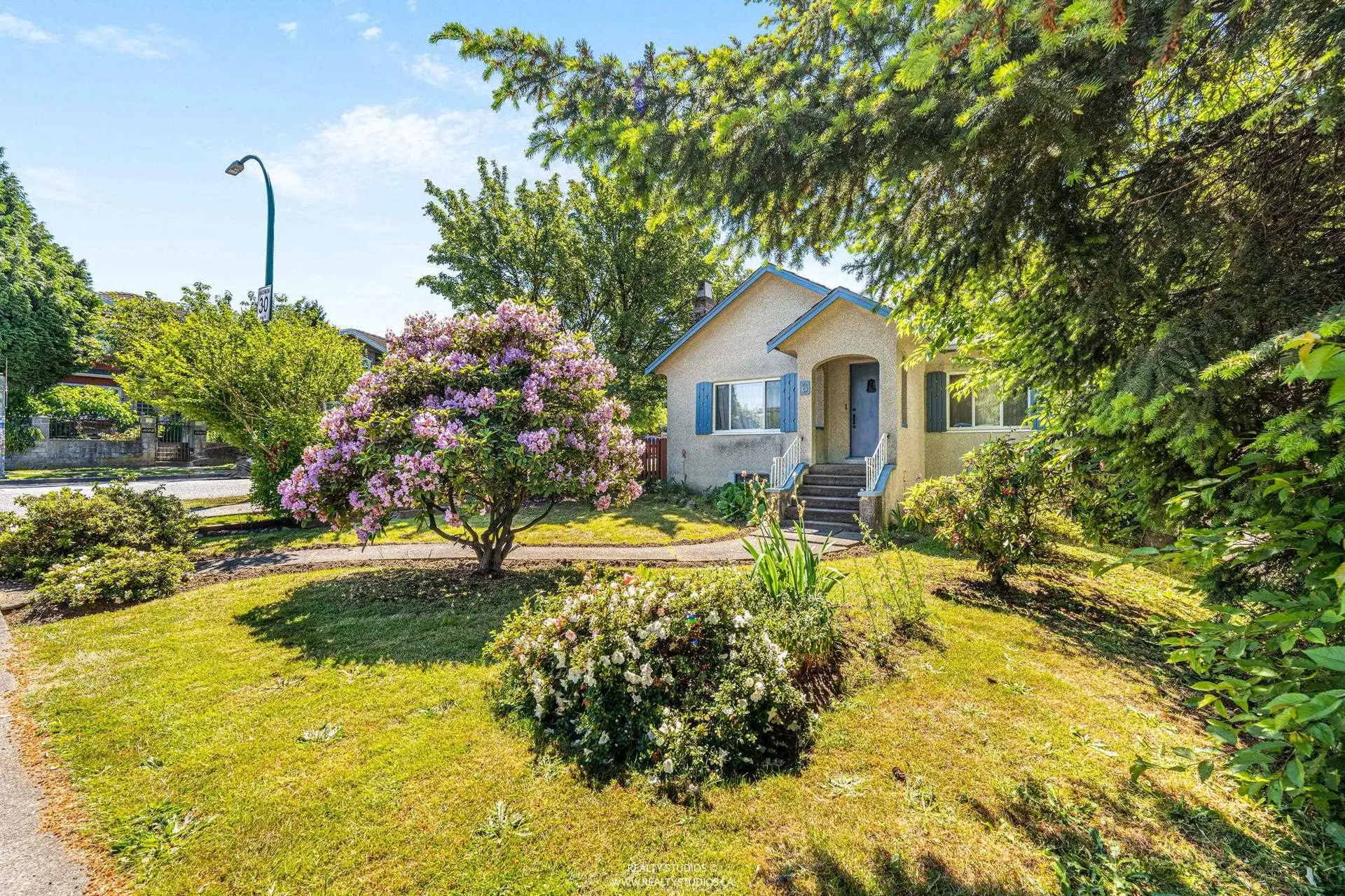 6 W King Edward Avenue - Image 4