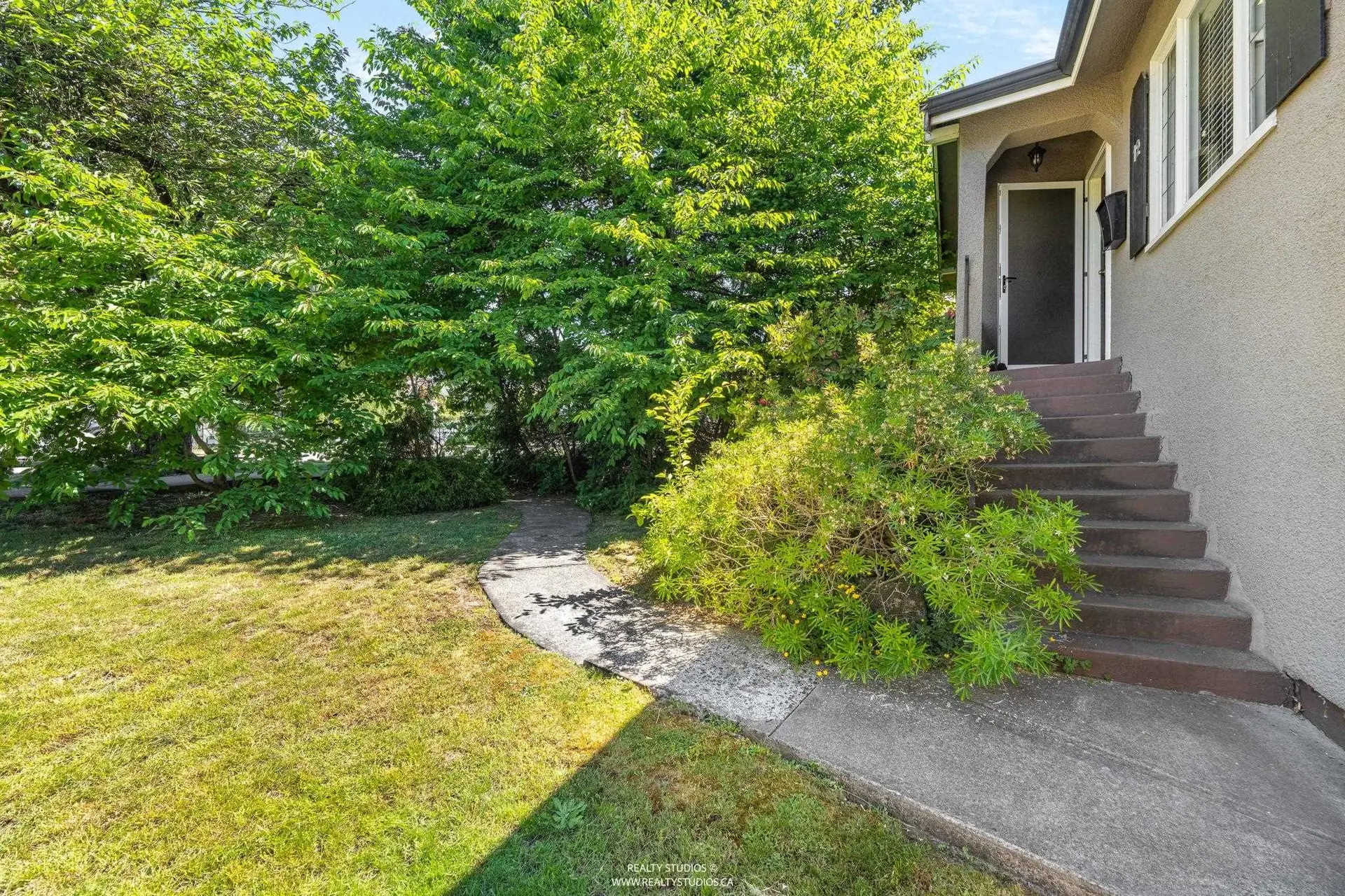 12 W King Edward Avenue - Image 3