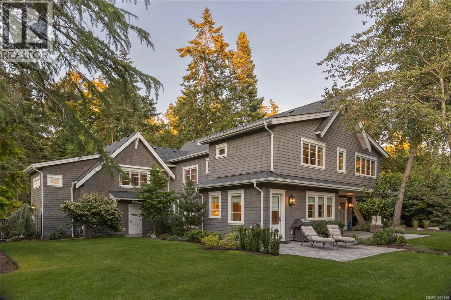 Property at 2571 MacDonald Dr W, Saanich, BC