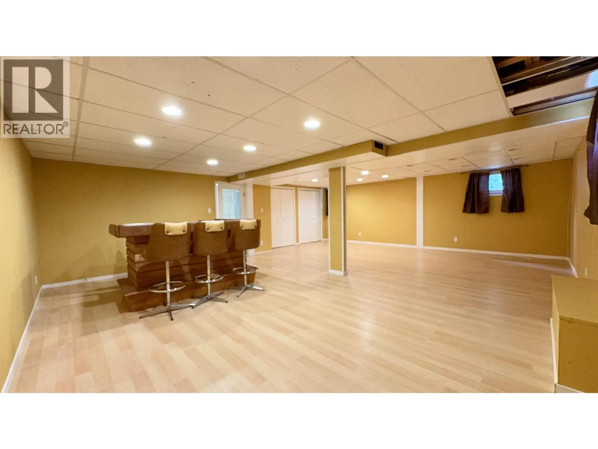 322 PIONEER AVENUE - Image 12
