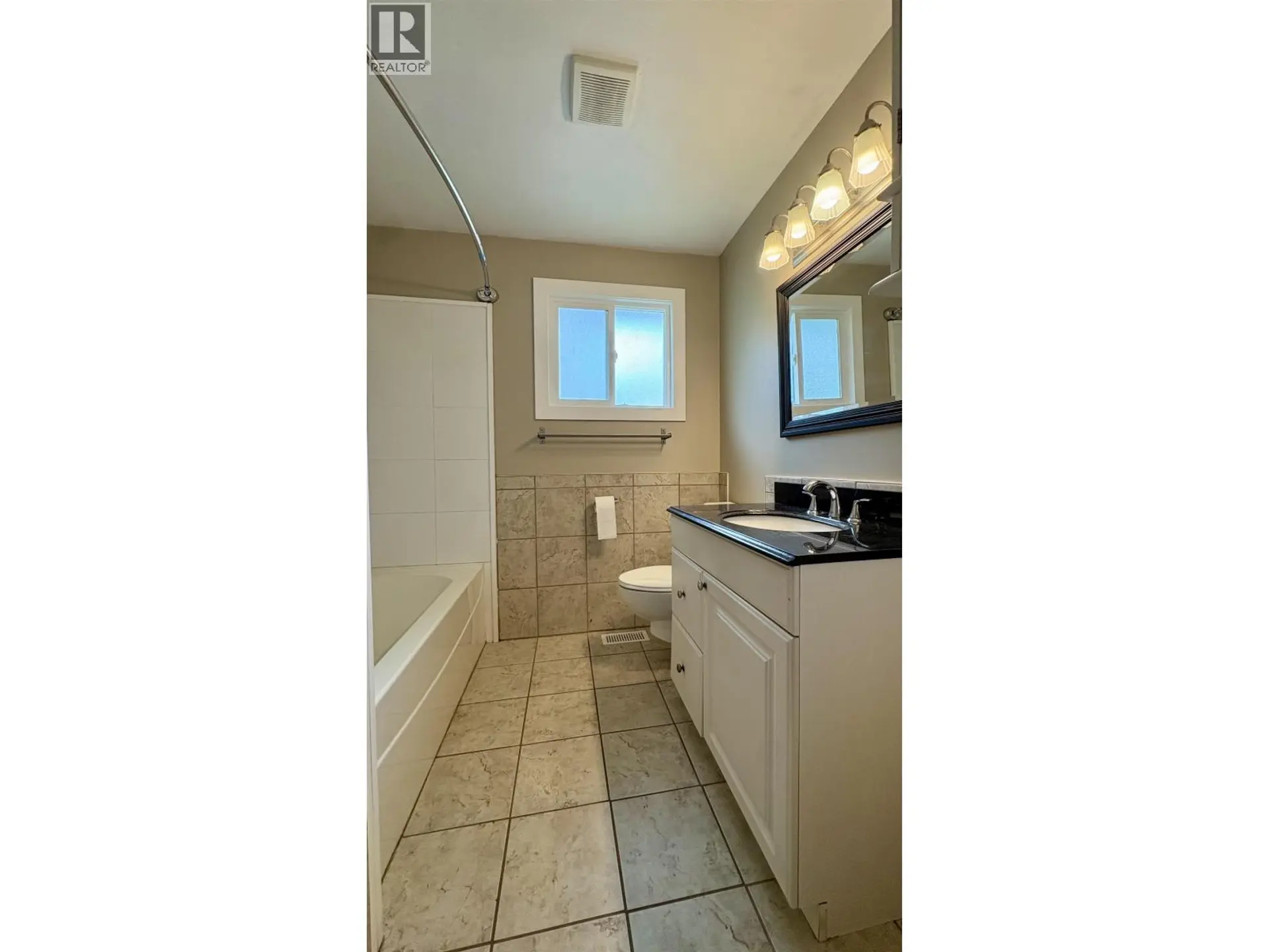 322 PIONEER AVENUE - Image 15